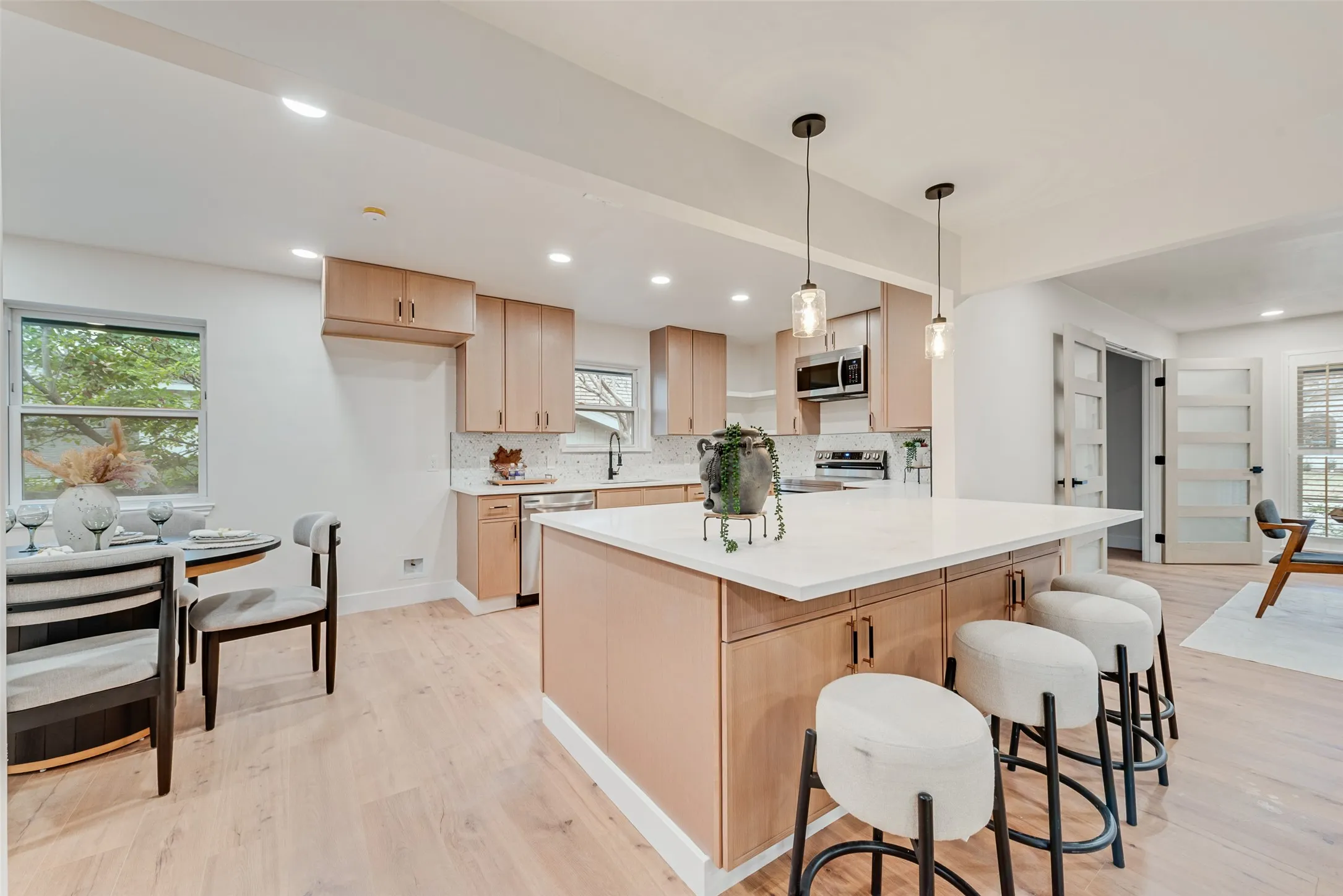 Single Family Residence For Sale in Dallas County , 9726 Dartridge Drive, Dallas, Texas 75238, 3 Bedroom, 3 Bathroom, 2 Garage spaces, 2,189 Sqft, built in 1965, mls#21163075, Real Estate Agent in Dallas, Homes For Sale in Dallas county, Homes For Sale in Dallas, Realtor in Dallas Texas, Real Estate Brokerage Independent Realty Texas, Luminita Cordes Realtor