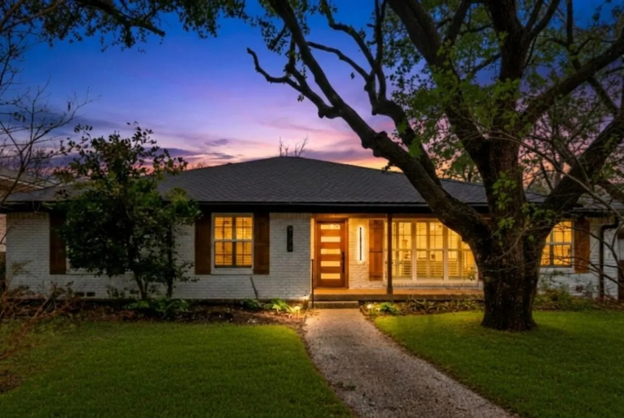 Single Family Residence For Sale in Dallas County , 9726 Dartridge Drive, Dallas, Texas 75238, 3 Bedroom, 3 Bathroom, 2 Garage spaces, 2,189 Sqft, built in 1965, mls#21163075, Real Estate Agent in Dallas, Homes For Sale in Dallas county, Homes For Sale in Dallas, Realtor in Dallas Texas, Real Estate Brokerage Independent Realty Texas, Luminita Cordes Realtor