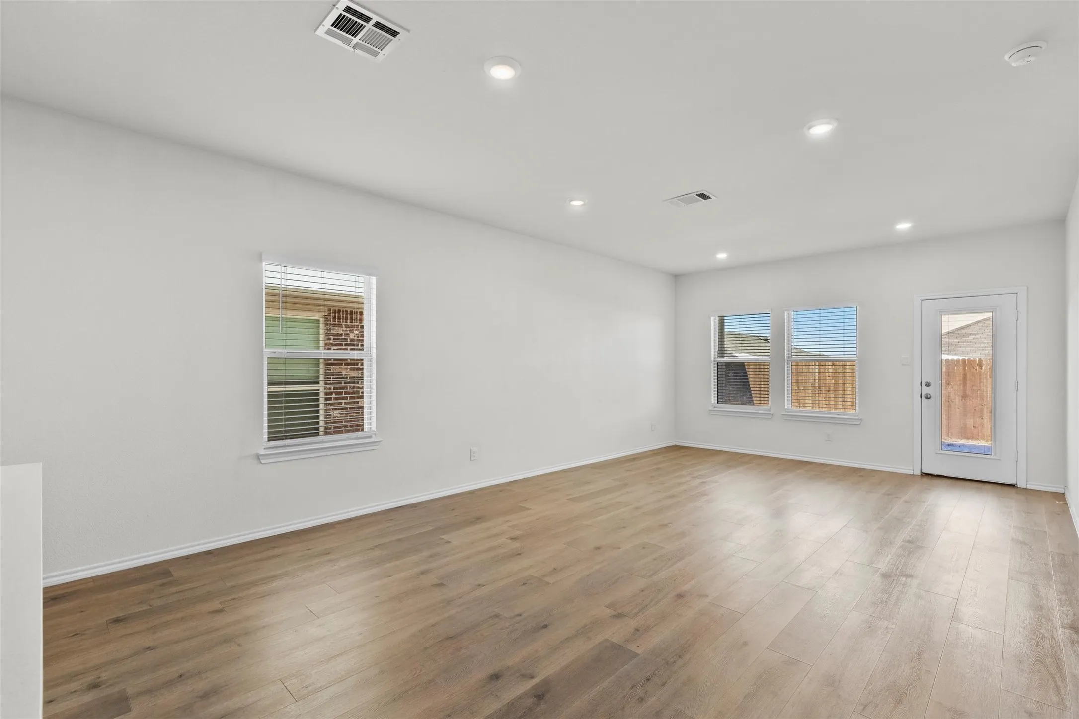 Single Family Residence For Sale in Hunt County , 809 Trough Street, Royse City, Texas 75189, 3 Bedroom, 3 Bathroom, 2 Garage spaces, 1,921 Sqft, built in 2023, mls#21163322, Real Estate Agent in Royse City, Homes For Sale in Hunt county, Homes For Sale in Royse City, Realtor in Royse City Texas, Real Estate Brokerage Independent Realty Texas, Luminita Cordes Realtor