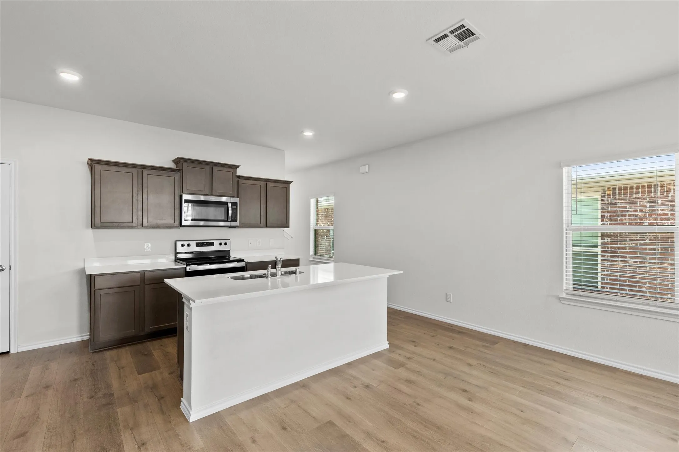 Single Family Residence For Sale in Hunt County , 809 Trough Street, Royse City, Texas 75189, 3 Bedroom, 3 Bathroom, 2 Garage spaces, 1,921 Sqft, built in 2023, mls#21163322, Real Estate Agent in Royse City, Homes For Sale in Hunt county, Homes For Sale in Royse City, Realtor in Royse City Texas, Real Estate Brokerage Independent Realty Texas, Luminita Cordes Realtor