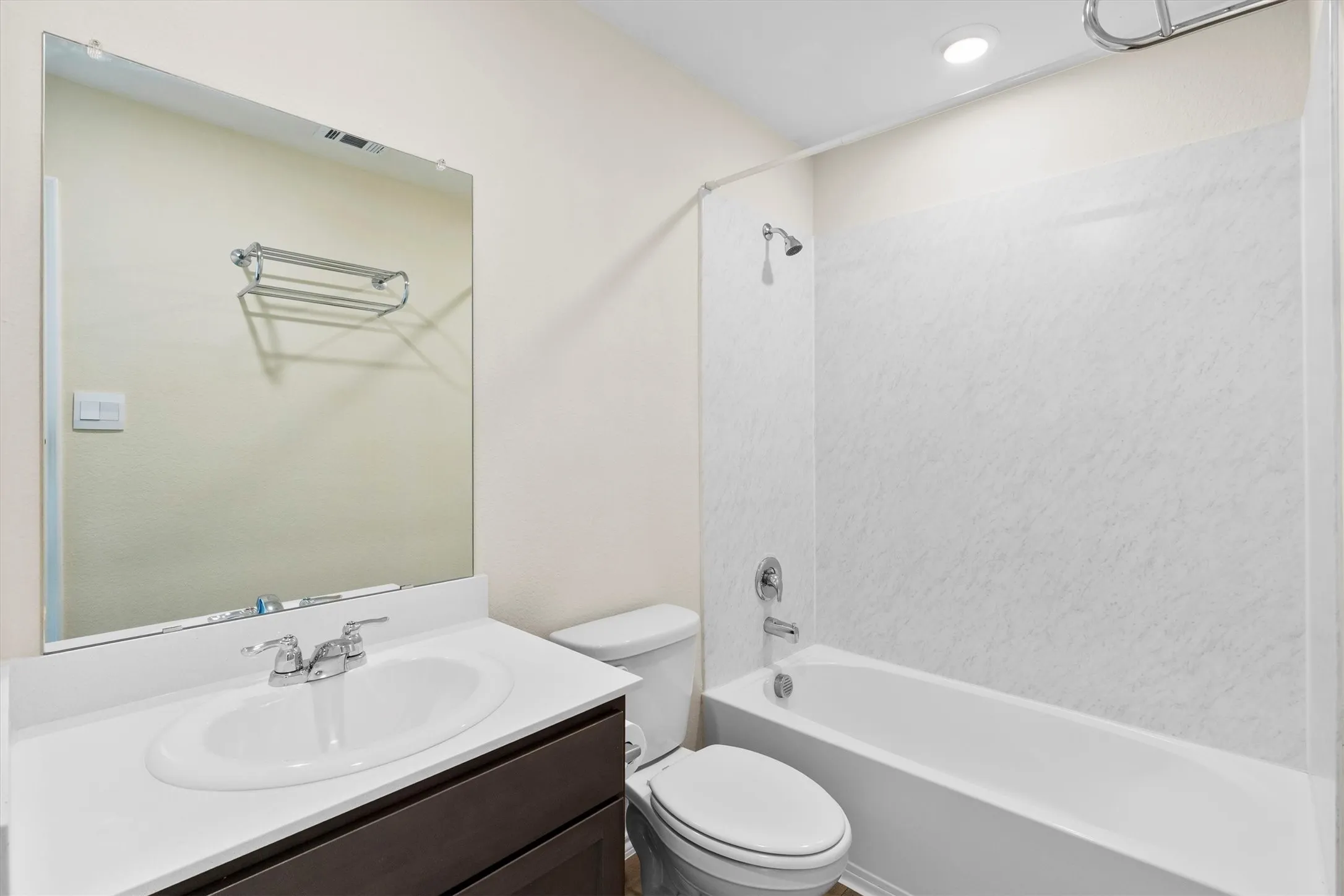 Single Family Residence For Sale in Hunt County , 809 Trough Street, Royse City, Texas 75189, 3 Bedroom, 3 Bathroom, 2 Garage spaces, 1,921 Sqft, built in 2023, mls#21163322, Real Estate Agent in Royse City, Homes For Sale in Hunt county, Homes For Sale in Royse City, Realtor in Royse City Texas, Real Estate Brokerage Independent Realty Texas, Luminita Cordes Realtor