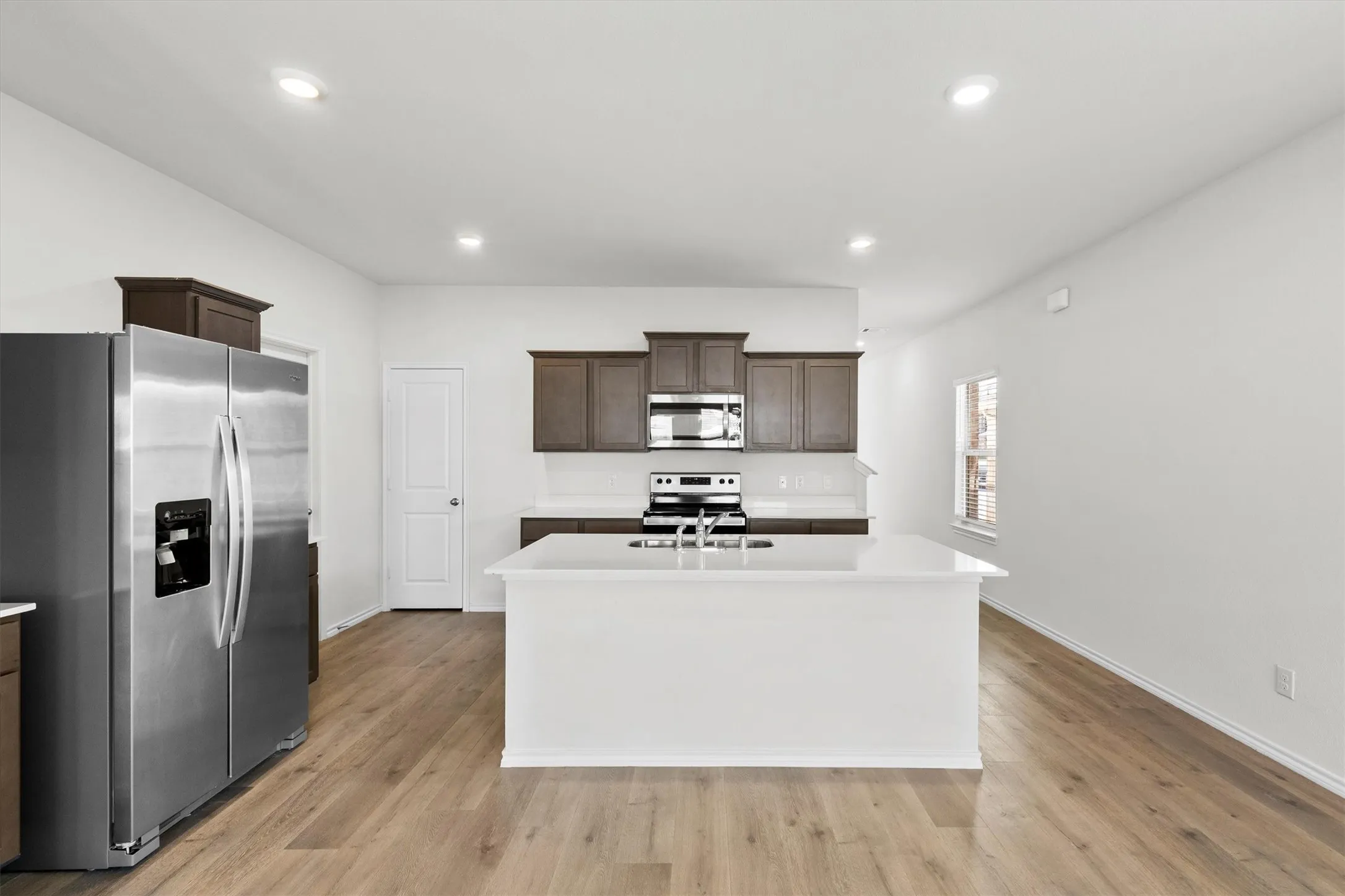 Single Family Residence For Sale in Hunt County , 809 Trough Street, Royse City, Texas 75189, 3 Bedroom, 3 Bathroom, 2 Garage spaces, 1,921 Sqft, built in 2023, mls#21163322, Real Estate Agent in Royse City, Homes For Sale in Hunt county, Homes For Sale in Royse City, Realtor in Royse City Texas, Real Estate Brokerage Independent Realty Texas, Luminita Cordes Realtor