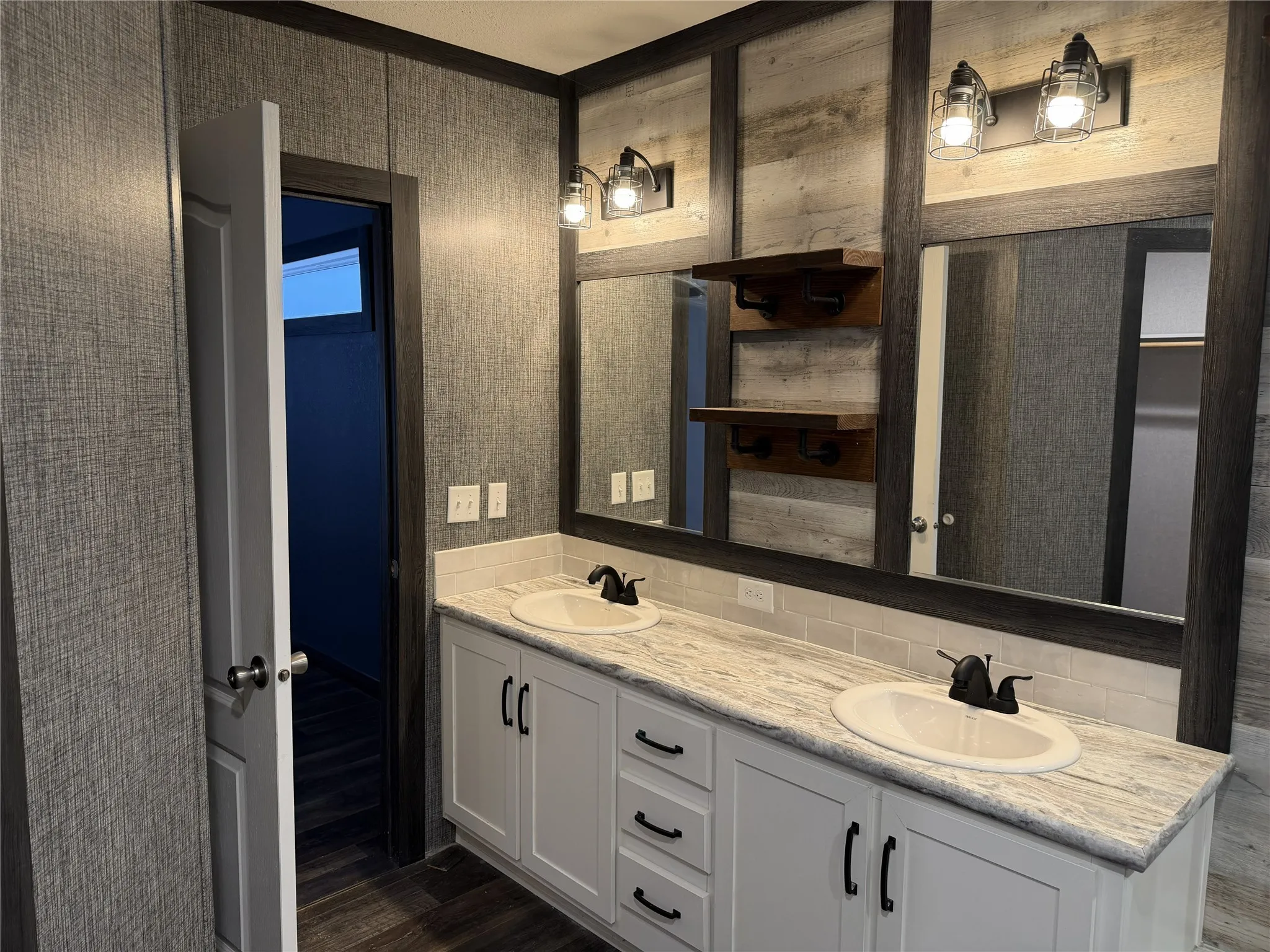 Mobile Home For Sale in Henderson County , 20733 JOE PAUL, Chandler, Texas 75758, 4 Bedroom, 2 Bathroom, Garage spaces, 2,040 Sqft, built in 2022, mls#21161827, Real Estate Agent in Chandler, Homes For Sale in Henderson county, Homes For Sale in Chandler, Realtor in Chandler Texas, Real Estate Brokerage Independent Realty Texas, Luminita Cordes Realtor
