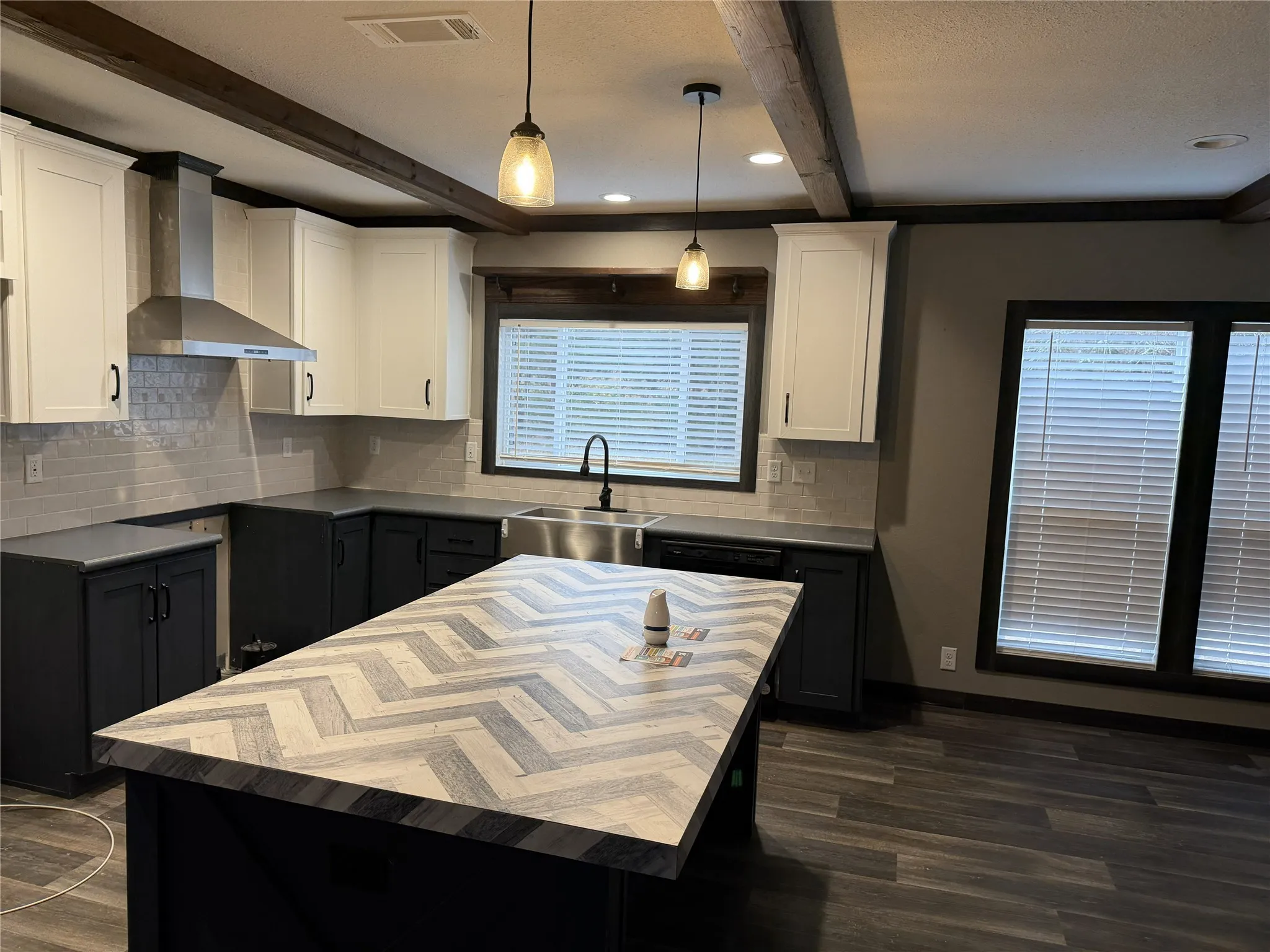 Mobile Home For Sale in Henderson County , 20733 JOE PAUL, Chandler, Texas 75758, 4 Bedroom, 2 Bathroom, Garage spaces, 2,040 Sqft, built in 2022, mls#21161827, Real Estate Agent in Chandler, Homes For Sale in Henderson county, Homes For Sale in Chandler, Realtor in Chandler Texas, Real Estate Brokerage Independent Realty Texas, Luminita Cordes Realtor