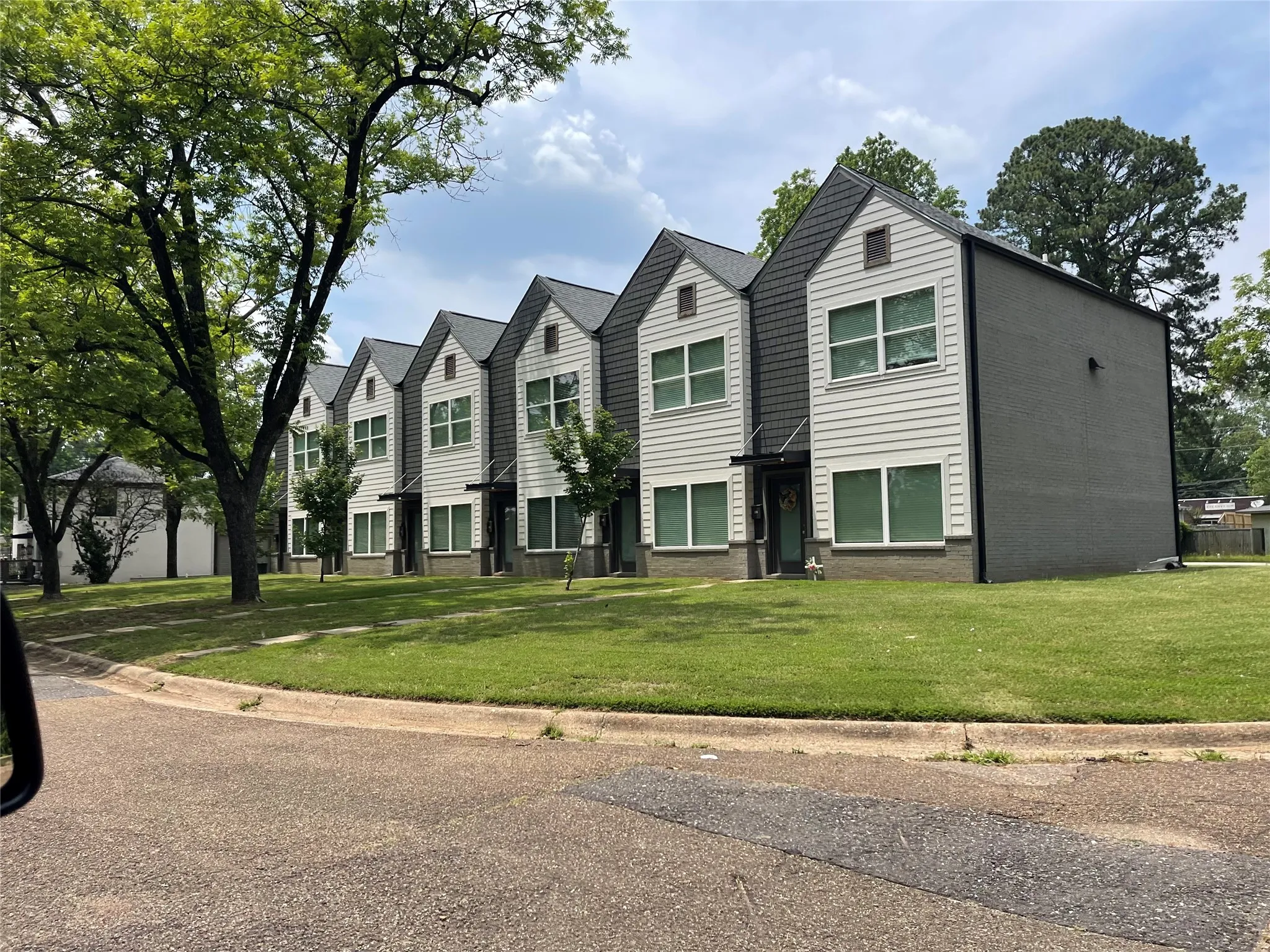 For Sale in Bowie County , 806 W 32nd Street, Texarkana, Texas 75503, 12 Bedrooms, 18 Bathrooms, Garage spaces, 0 Sqft, built in 2020, Preowned, Price $875,000, mls#21133419, Real Estate Agent in Texarkana, Homes For Sale in Bowie county, Homes For Sale in Texarkana, Realtor in Texarkana Texas, Real Estate Brokerage Independent Realty Texas, Luminita Cordes Realtor