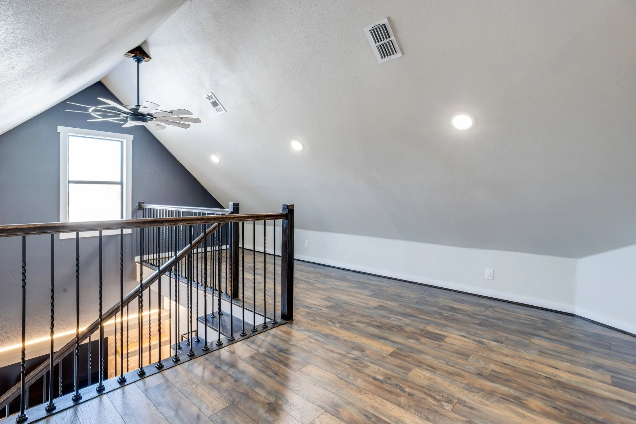 Single Family Residence For Sale in Collin County , 2890 Forest Drive, Celina, Texas 75009, 5 Bedroom, 5 Bathroom, 5 Garage spaces, 3,861 Sqft, built in 2005, mls#21163425, Real Estate Agent in Celina, Homes For Sale in Collin county, Homes For Sale in Celina, Realtor in Celina Texas, Real Estate Brokerage Independent Realty Texas, Luminita Cordes Realtor