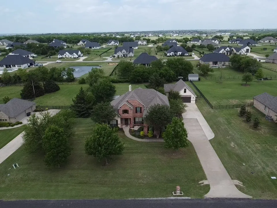 Single Family Residence For Sale in Collin County , 2890 Forest Drive, Celina, Texas 75009, 5 Bedroom, 5 Bathroom, 5 Garage spaces, 3,861 Sqft, built in 2005, mls#21163425, Real Estate Agent in Celina, Homes For Sale in Collin county, Homes For Sale in Celina, Realtor in Celina Texas, Real Estate Brokerage Independent Realty Texas, Luminita Cordes Realtor