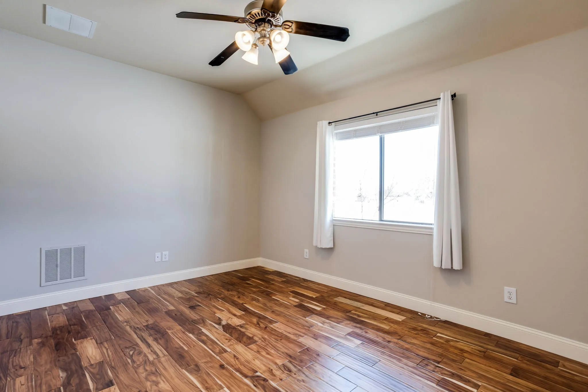 Single Family Residence For Sale in Collin County , 2890 Forest Drive, Celina, Texas 75009, 5 Bedroom, 5 Bathroom, 5 Garage spaces, 3,861 Sqft, built in 2005, mls#21163425, Real Estate Agent in Celina, Homes For Sale in Collin county, Homes For Sale in Celina, Realtor in Celina Texas, Real Estate Brokerage Independent Realty Texas, Luminita Cordes Realtor