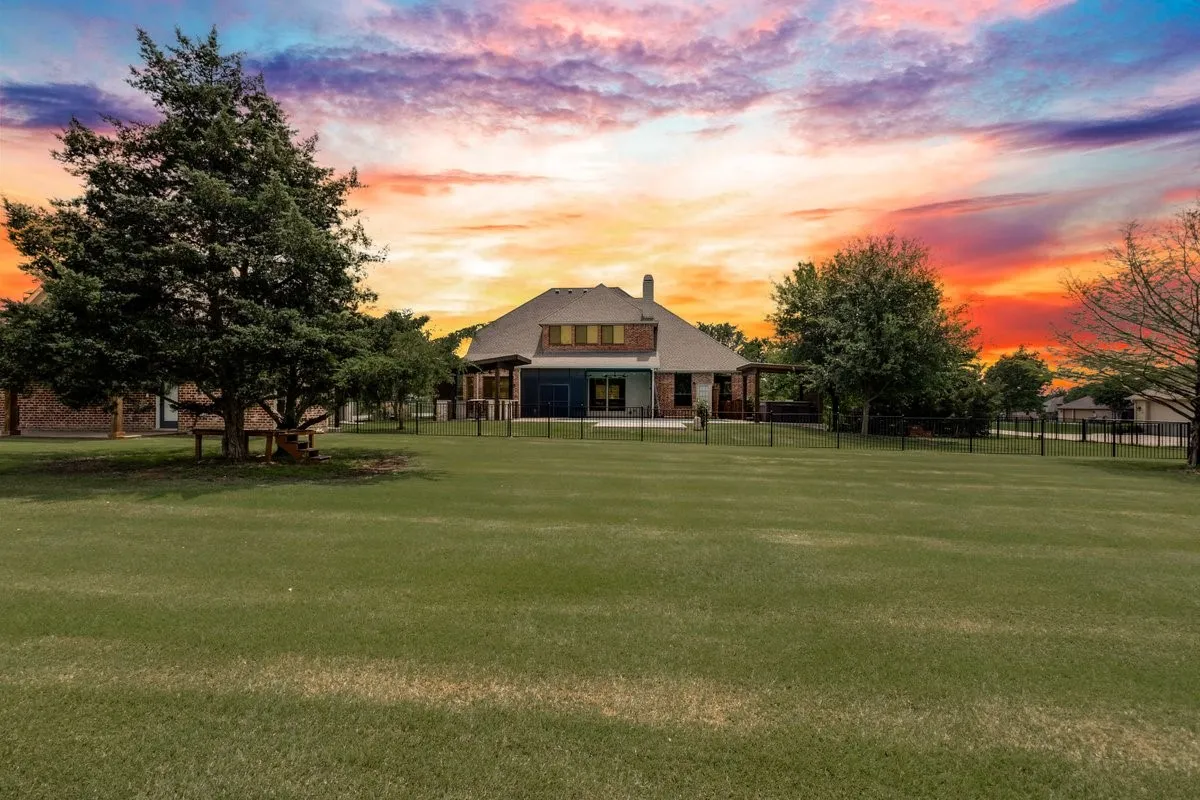 Single Family Residence For Sale in Collin County , 2890 Forest Drive, Celina, Texas 75009, 5 Bedroom, 5 Bathroom, 5 Garage spaces, 3,861 Sqft, built in 2005, mls#21163425, Real Estate Agent in Celina, Homes For Sale in Collin county, Homes For Sale in Celina, Realtor in Celina Texas, Real Estate Brokerage Independent Realty Texas, Luminita Cordes Realtor