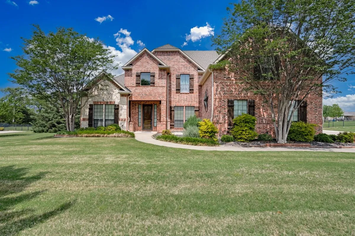 Single Family Residence For Sale in Collin County , 2890 Forest Drive, Celina, Texas 75009, 5 Bedroom, 5 Bathroom, 5 Garage spaces, 3,861 Sqft, built in 2005, mls#21163425, Real Estate Agent in Celina, Homes For Sale in Collin county, Homes For Sale in Celina, Realtor in Celina Texas, Real Estate Brokerage Independent Realty Texas, Luminita Cordes Realtor