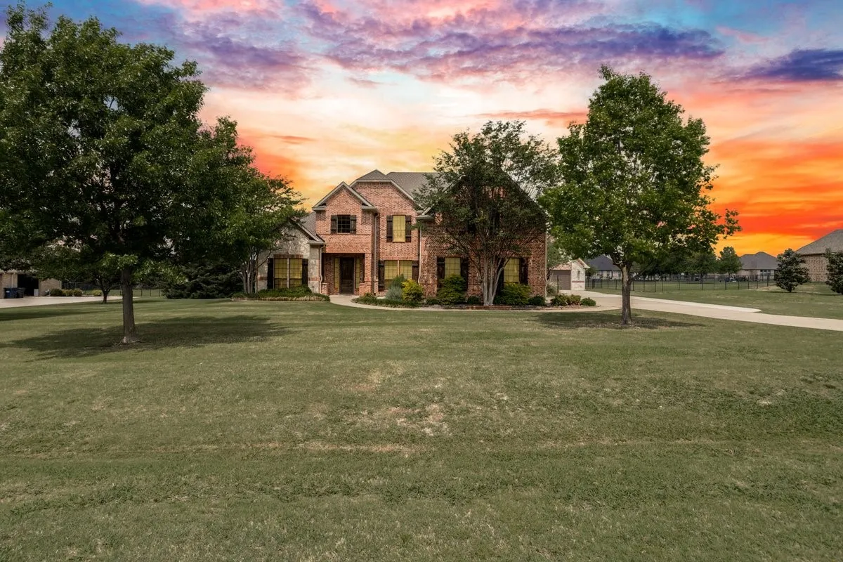 Single Family Residence For Sale in Collin County , 2890 Forest Drive, Celina, Texas 75009, 5 Bedroom, 5 Bathroom, 5 Garage spaces, 3,861 Sqft, built in 2005, mls#21163425, Real Estate Agent in Celina, Homes For Sale in Collin county, Homes For Sale in Celina, Realtor in Celina Texas, Real Estate Brokerage Independent Realty Texas, Luminita Cordes Realtor