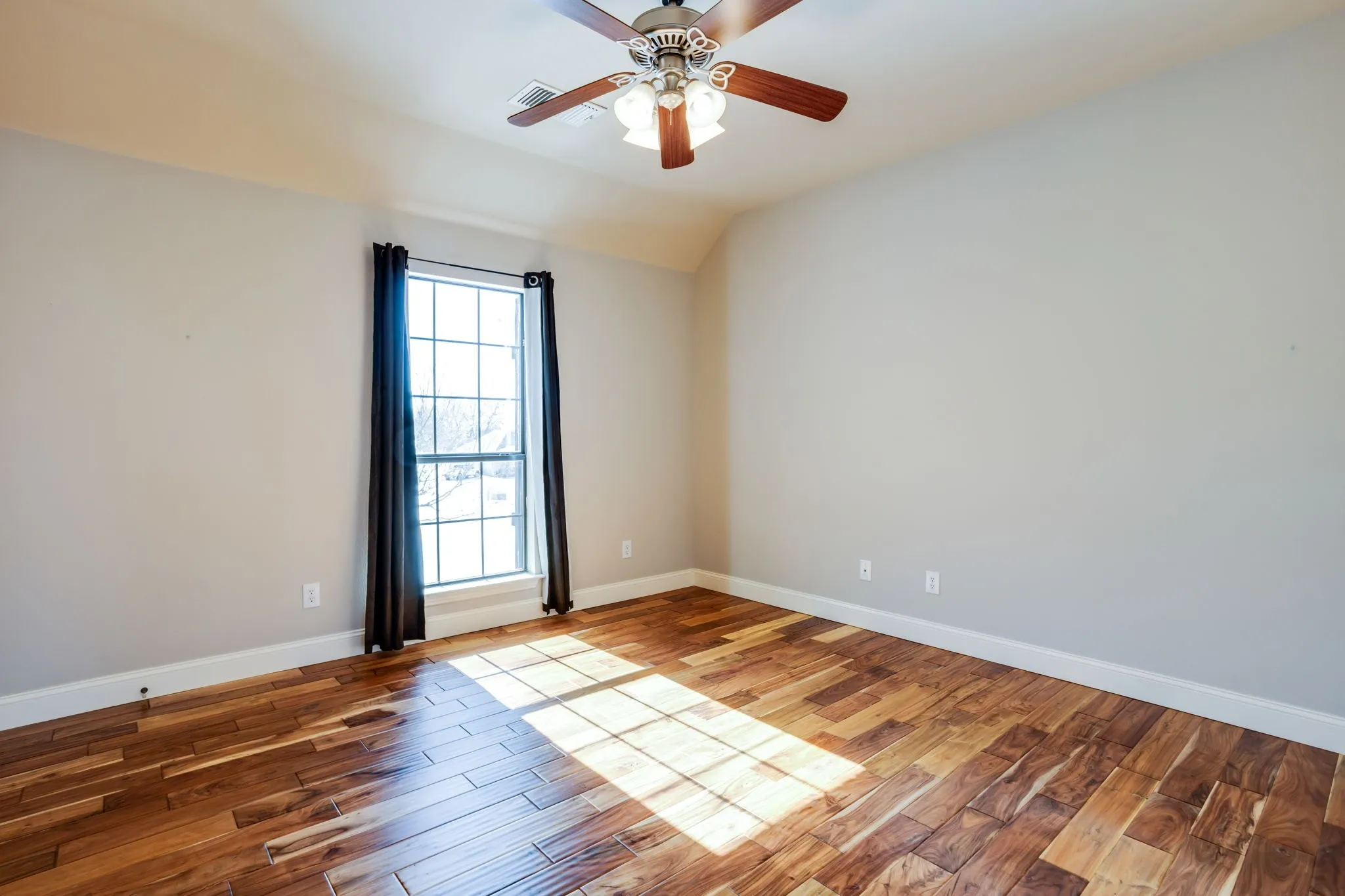 Single Family Residence For Sale in Collin County , 2890 Forest Drive, Celina, Texas 75009, 5 Bedroom, 5 Bathroom, 5 Garage spaces, 3,861 Sqft, built in 2005, mls#21163425, Real Estate Agent in Celina, Homes For Sale in Collin county, Homes For Sale in Celina, Realtor in Celina Texas, Real Estate Brokerage Independent Realty Texas, Luminita Cordes Realtor