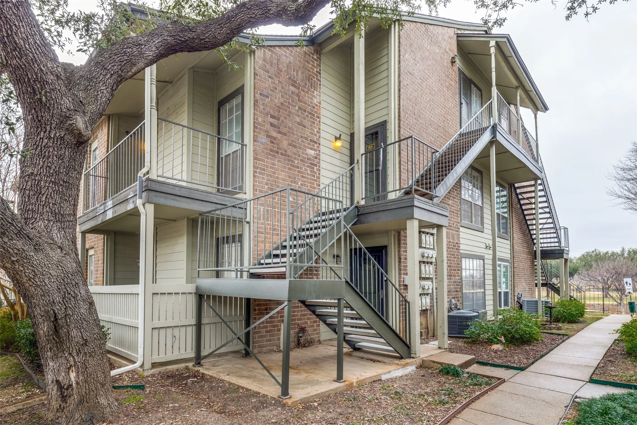 Single Family Residence For Sale in Dallas County , 5981 Arapaho 1106, Dallas, Texas 75248, 2 Bedroom, 2 Bathroom, Garage spaces, 1,038 Sqft, built in 1980, mls#21163121, Real Estate Agent in Dallas, Homes For Sale in Dallas county, Homes For Sale in Dallas, Realtor in Dallas Texas, Real Estate Brokerage Independent Realty Texas, Luminita Cordes Realtor