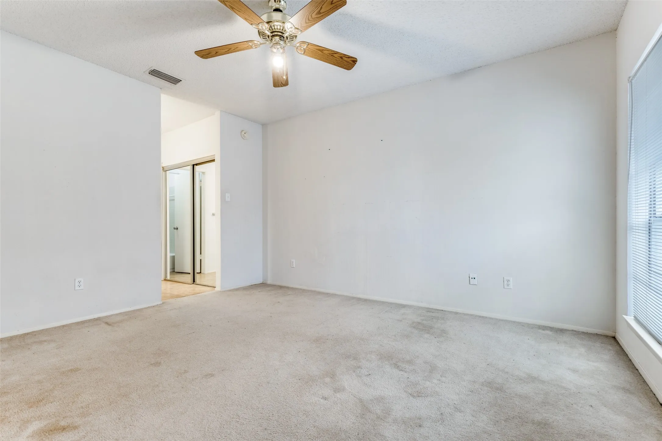 Single Family Residence For Sale in Dallas County , 5981 Arapaho 1106, Dallas, Texas 75248, 2 Bedroom, 2 Bathroom, Garage spaces, 1,038 Sqft, built in 1980, mls#21163121, Real Estate Agent in Dallas, Homes For Sale in Dallas county, Homes For Sale in Dallas, Realtor in Dallas Texas, Real Estate Brokerage Independent Realty Texas, Luminita Cordes Realtor