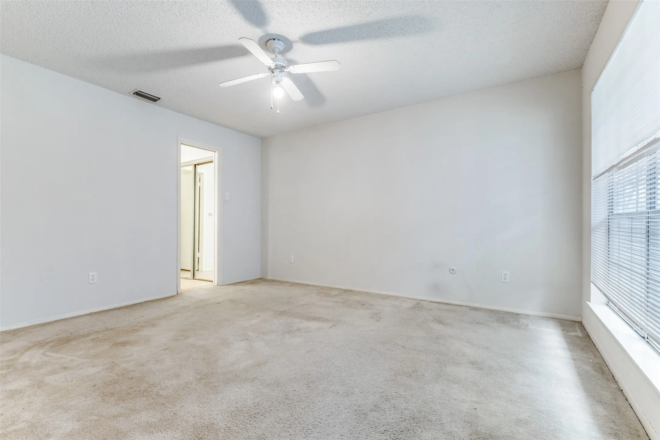 Single Family Residence For Sale in Dallas County , 5981 Arapaho 1106, Dallas, Texas 75248, 2 Bedroom, 2 Bathroom, Garage spaces, 1,038 Sqft, built in 1980, mls#21163121, Real Estate Agent in Dallas, Homes For Sale in Dallas county, Homes For Sale in Dallas, Realtor in Dallas Texas, Real Estate Brokerage Independent Realty Texas, Luminita Cordes Realtor