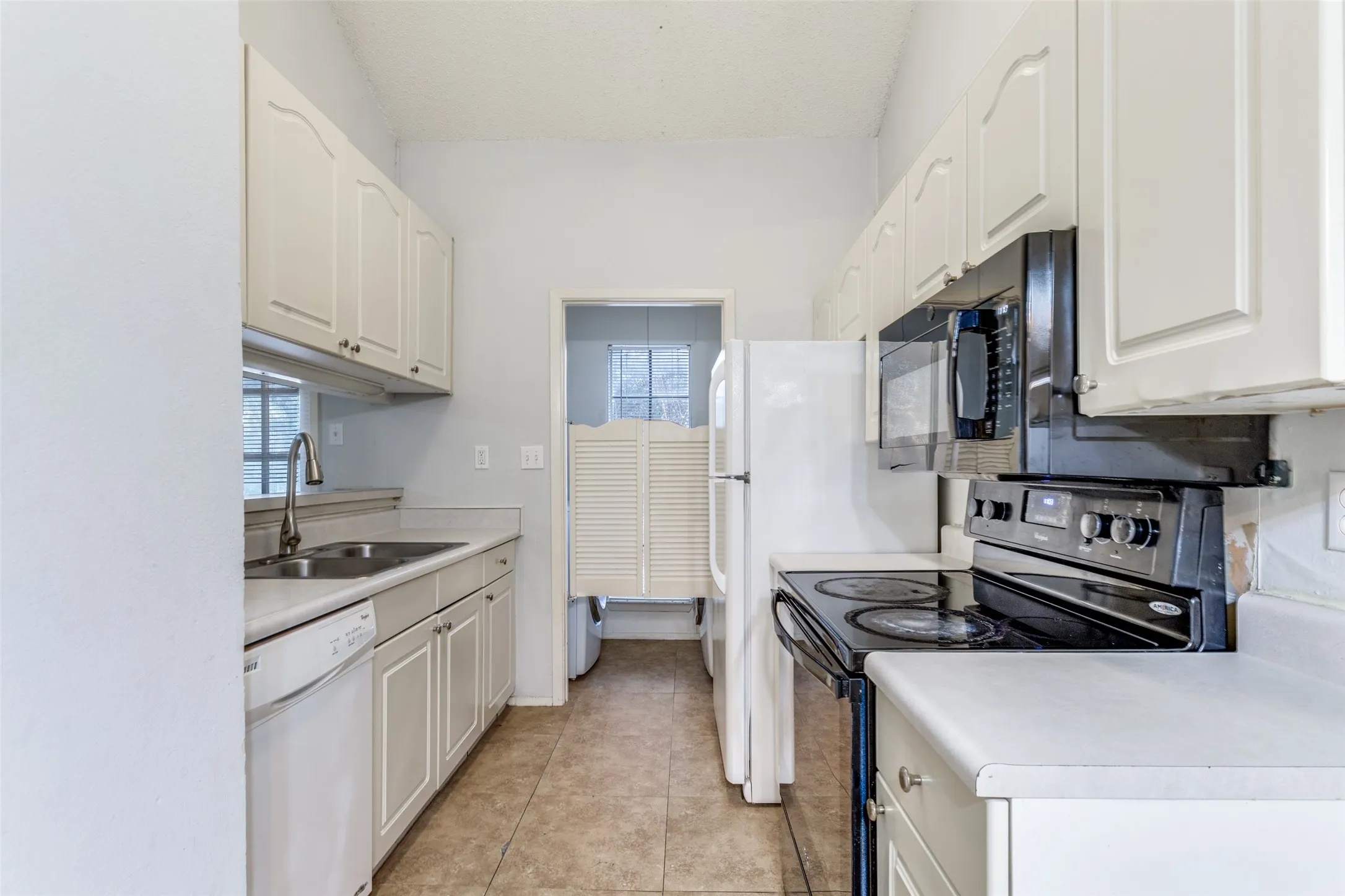 Single Family Residence For Sale in Dallas County , 5981 Arapaho 1106, Dallas, Texas 75248, 2 Bedroom, 2 Bathroom, Garage spaces, 1,038 Sqft, built in 1980, mls#21163121, Real Estate Agent in Dallas, Homes For Sale in Dallas county, Homes For Sale in Dallas, Realtor in Dallas Texas, Real Estate Brokerage Independent Realty Texas, Luminita Cordes Realtor