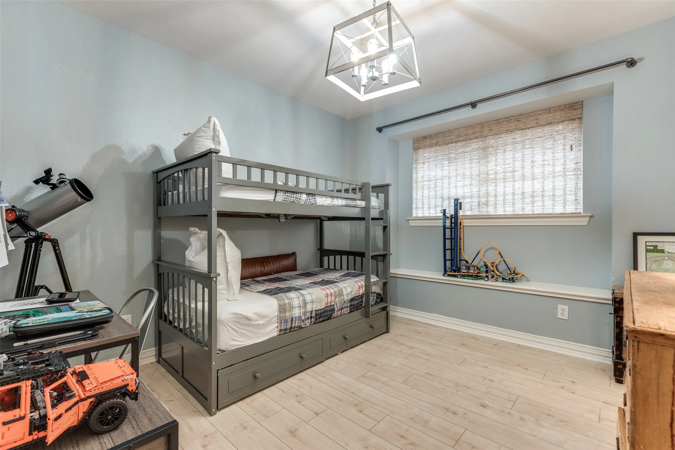 First floor secondary bedroom