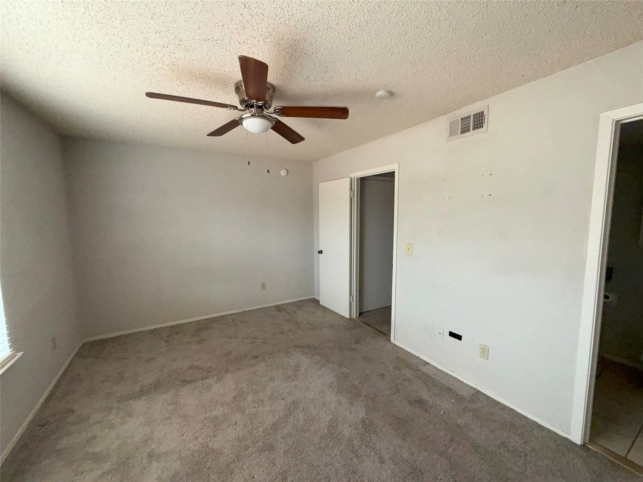 Townhouse For Rent in Denton County , 732 W Collins Street, Denton, Texas 76201, 3 Bedrooms, 2 Bathrooms, Garage spaces, 1,088 Sqft, built in 1984, Preowned, Price $1,850, mls#21164367, Real Estate Agent in Denton, Homes For Rent in Denton county, Homes For Rent in Denton, Realtor in Denton Texas, Real Estate Brokerage Independent Realty Texas, Luminita Cordes Realtor