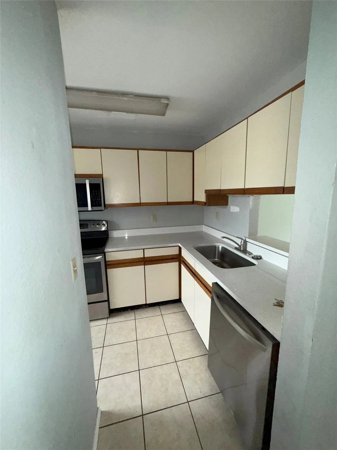 Townhouse For Rent in Denton County , 732 W Collins Street, Denton, Texas 76201, 3 Bedrooms, 2 Bathrooms, Garage spaces, 1,088 Sqft, built in 1984, Preowned, Price $1,850, mls#21164367, Real Estate Agent in Denton, Homes For Rent in Denton county, Homes For Rent in Denton, Realtor in Denton Texas, Real Estate Brokerage Independent Realty Texas, Luminita Cordes Realtor