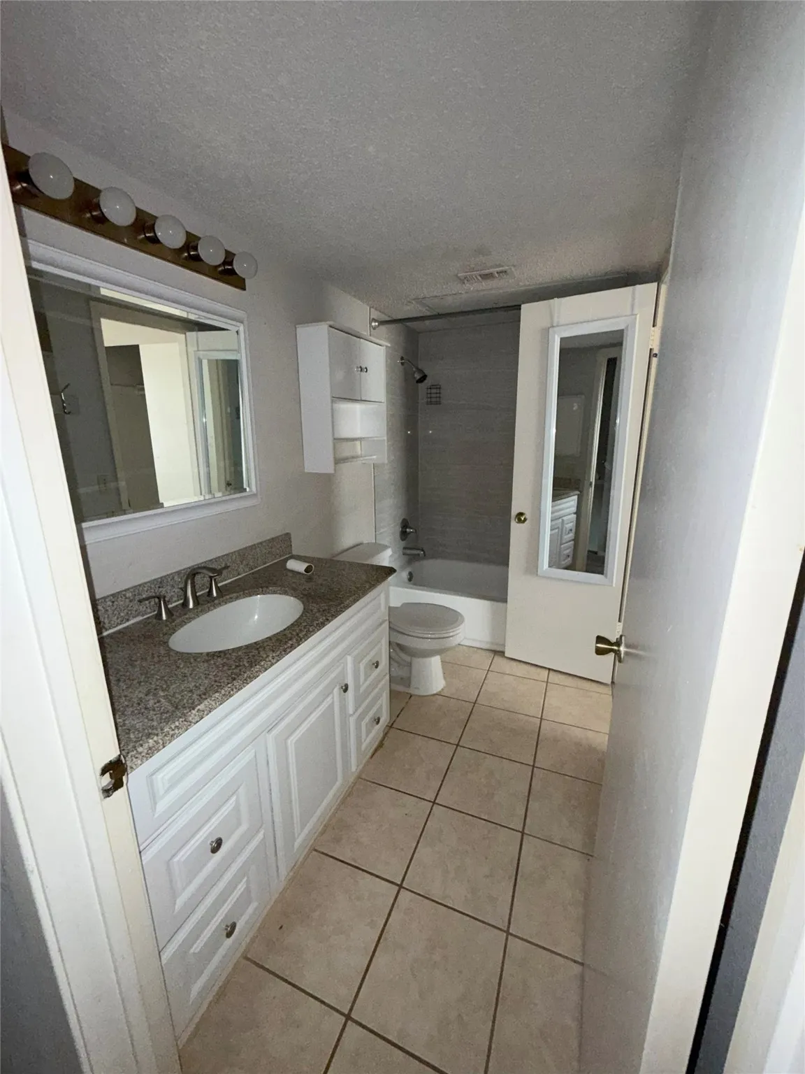 Townhouse For Rent in Denton County , 732 W Collins Street, Denton, Texas 76201, 3 Bedrooms, 2 Bathrooms, Garage spaces, 1,088 Sqft, built in 1984, Preowned, Price $1,850, mls#21164367, Real Estate Agent in Denton, Homes For Rent in Denton county, Homes For Rent in Denton, Realtor in Denton Texas, Real Estate Brokerage Independent Realty Texas, Luminita Cordes Realtor