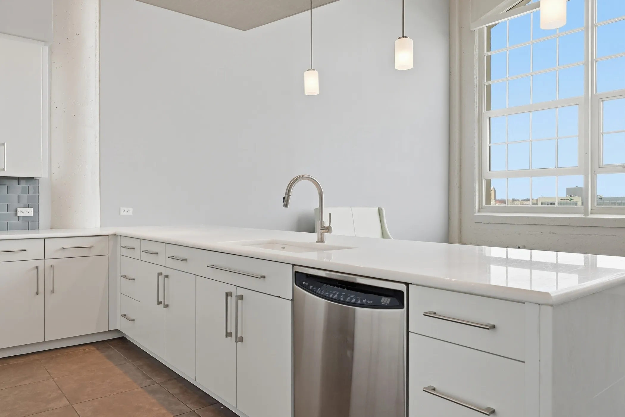 Condominium For Sale in Tarrant County , 2600 W 7th Street 1827, Fort Worth, Texas 76107, 3 Bedroom, 3 Bathroom, 2 Garage spaces, 2,621 Sqft, built in 1928, Preowned, mls#21158841, Real Estate Agent in Fort Worth, Homes For Sale in Tarrant county, Homes For Sale in Fort Worth, Realtor in Fort Worth Texas, Real Estate Brokerage Independent Realty Texas, Luminita Cordes Realtor