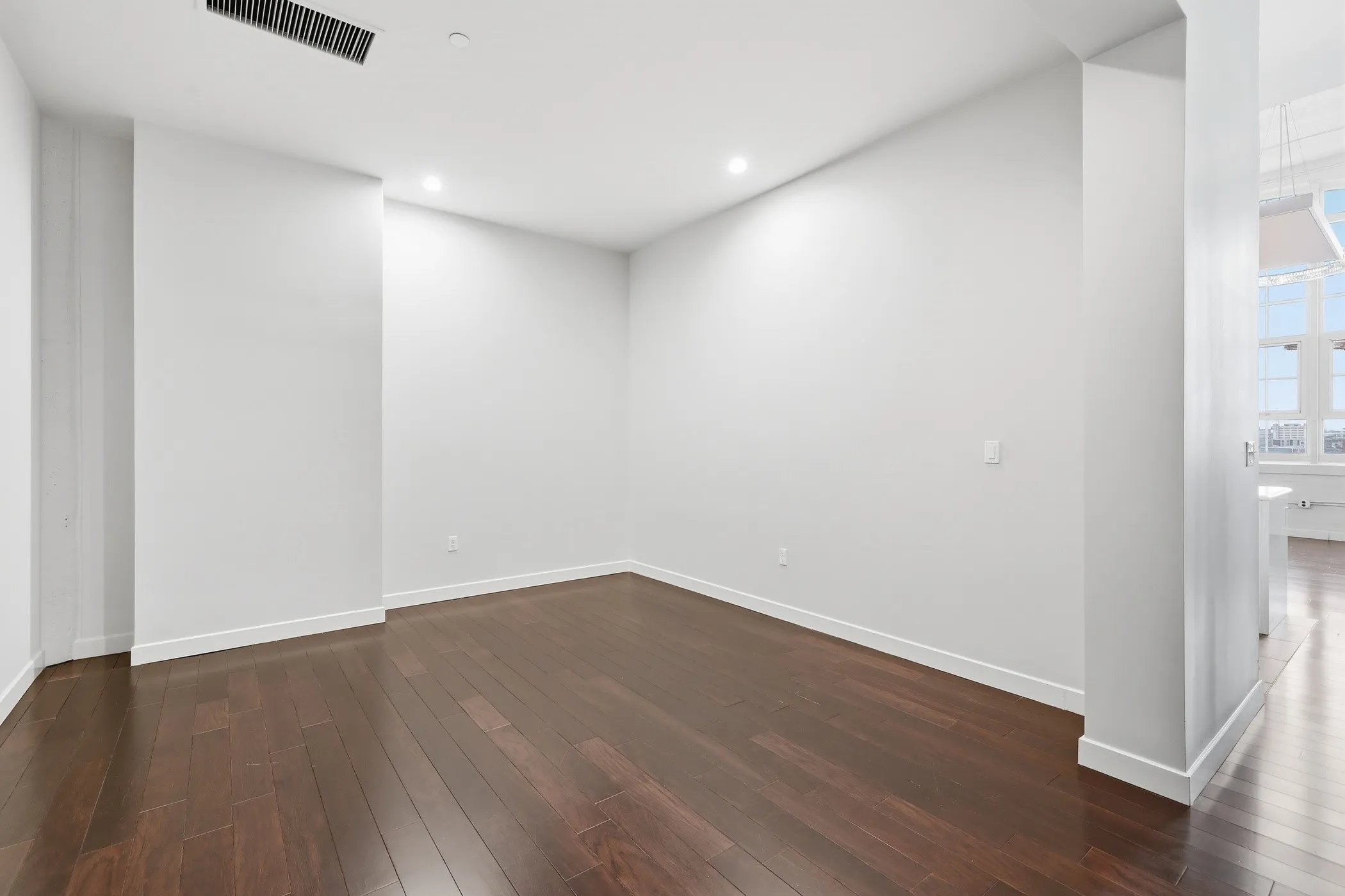 Condominium For Sale in Tarrant County , 2600 W 7th Street 1827, Fort Worth, Texas 76107, 3 Bedroom, 3 Bathroom, 2 Garage spaces, 2,621 Sqft, built in 1928, Preowned, mls#21158841, Real Estate Agent in Fort Worth, Homes For Sale in Tarrant county, Homes For Sale in Fort Worth, Realtor in Fort Worth Texas, Real Estate Brokerage Independent Realty Texas, Luminita Cordes Realtor
