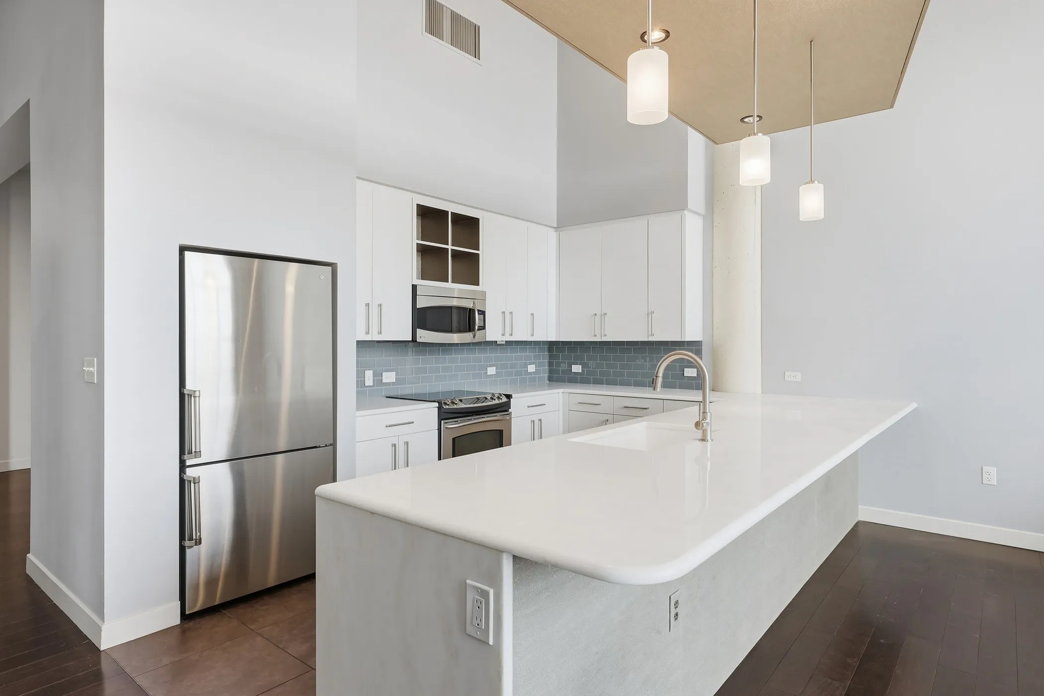 Condominium For Sale in Tarrant County , 2600 W 7th Street 1827, Fort Worth, Texas 76107, 3 Bedroom, 3 Bathroom, 2 Garage spaces, 2,621 Sqft, built in 1928, Preowned, mls#21158841, Real Estate Agent in Fort Worth, Homes For Sale in Tarrant county, Homes For Sale in Fort Worth, Realtor in Fort Worth Texas, Real Estate Brokerage Independent Realty Texas, Luminita Cordes Realtor