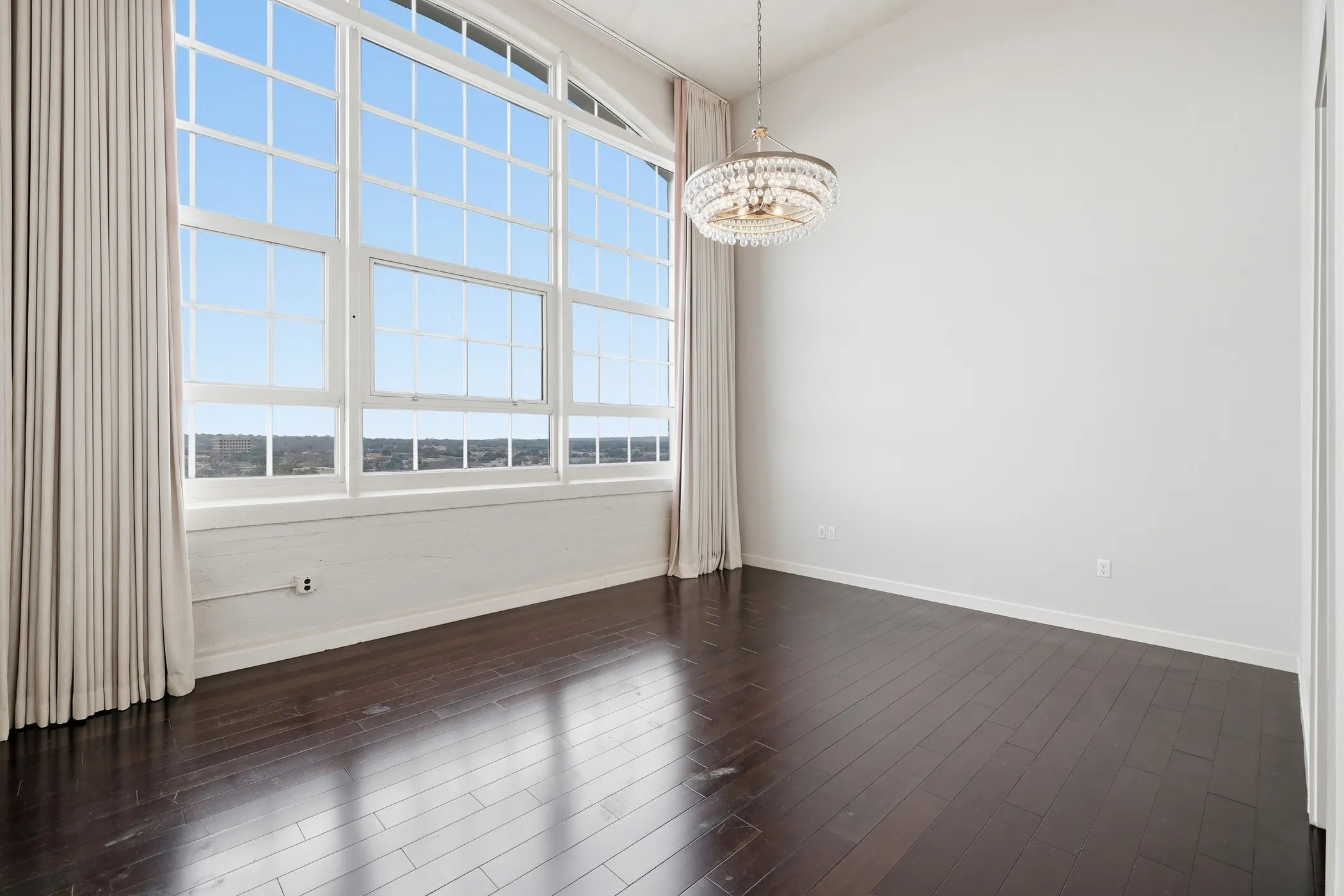 Condominium For Sale in Tarrant County , 2600 W 7th Street 1827, Fort Worth, Texas 76107, 3 Bedroom, 3 Bathroom, 2 Garage spaces, 2,621 Sqft, built in 1928, Preowned, mls#21158841, Real Estate Agent in Fort Worth, Homes For Sale in Tarrant county, Homes For Sale in Fort Worth, Realtor in Fort Worth Texas, Real Estate Brokerage Independent Realty Texas, Luminita Cordes Realtor