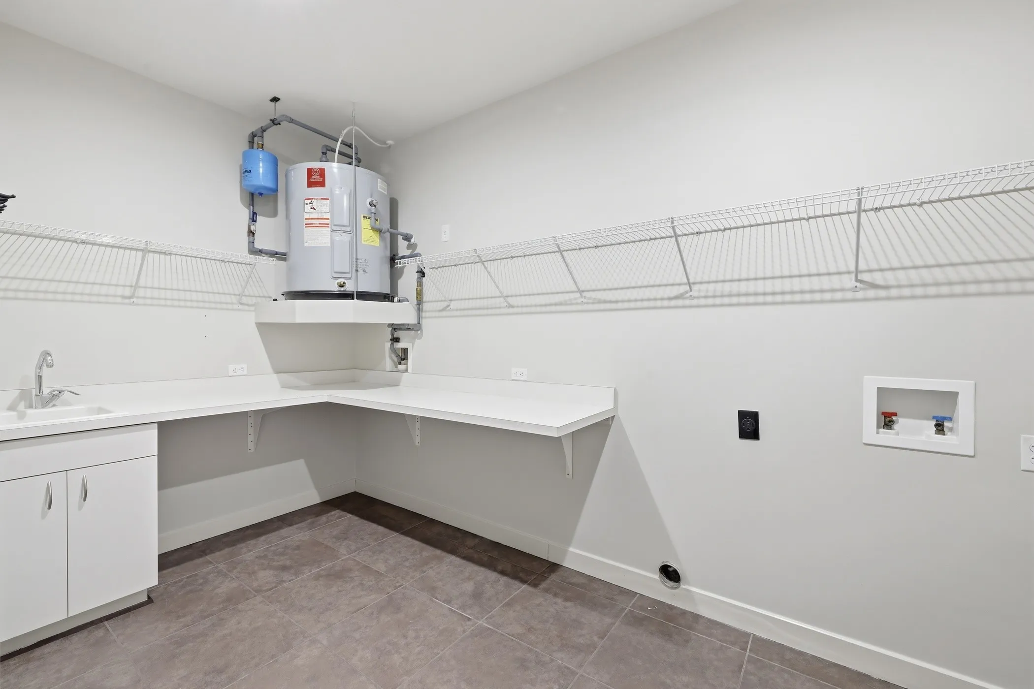 Condominium For Sale in Tarrant County , 2600 W 7th Street 1827, Fort Worth, Texas 76107, 3 Bedroom, 3 Bathroom, 2 Garage spaces, 2,621 Sqft, built in 1928, Preowned, mls#21158841, Real Estate Agent in Fort Worth, Homes For Sale in Tarrant county, Homes For Sale in Fort Worth, Realtor in Fort Worth Texas, Real Estate Brokerage Independent Realty Texas, Luminita Cordes Realtor