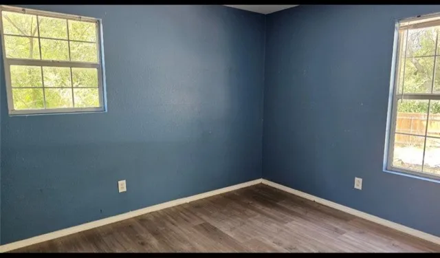 Single Family Residence For Sale in Fannin County , 410 W 11th Street, Bonham, Texas 75418, 3 Bedrooms, 2 Bathrooms, Garage spaces, 1,176 Sqft, built in 2001, Price $159,900, mls#21164321, Real Estate Agent in Bonham, Homes For Sale in Fannin county, Homes For Sale in Bonham, Realtor in Bonham Texas, Real Estate Brokerage Independent Realty Texas, Luminita Cordes Realtor