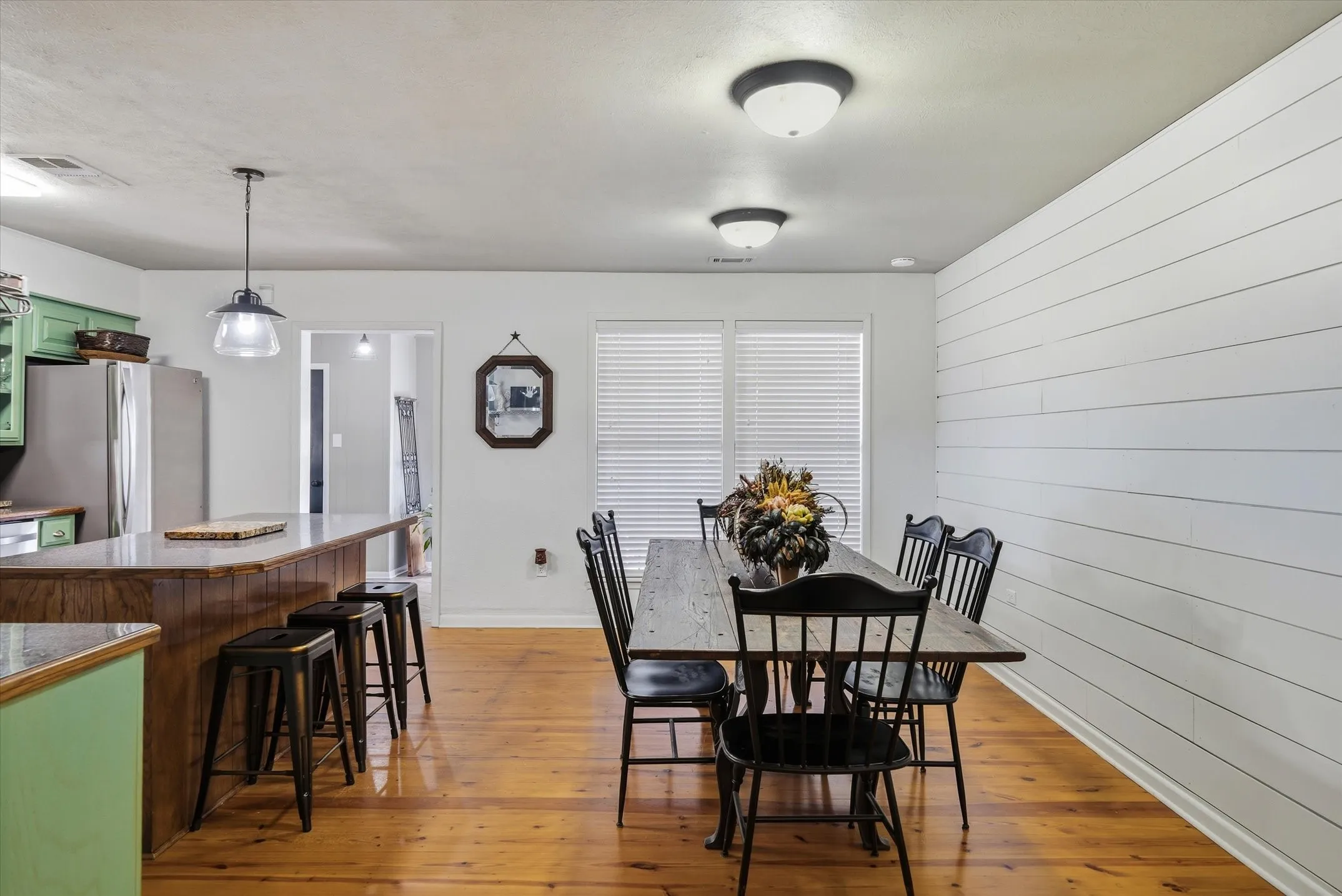 Farm For Sale in Van Zandt County , 5518 State Highway 198, Canton, Texas 75103, 3 Bedroom, 1 Bathroom, 1 Garage spaces, 1,896 Sqft, built in 1961, mls#21159549, Real Estate Agent in Canton, Homes For Sale in Van Zandt county, Homes For Sale in Canton, Realtor in Canton Texas, Real Estate Brokerage Independent Realty Texas, Luminita Cordes Realtor