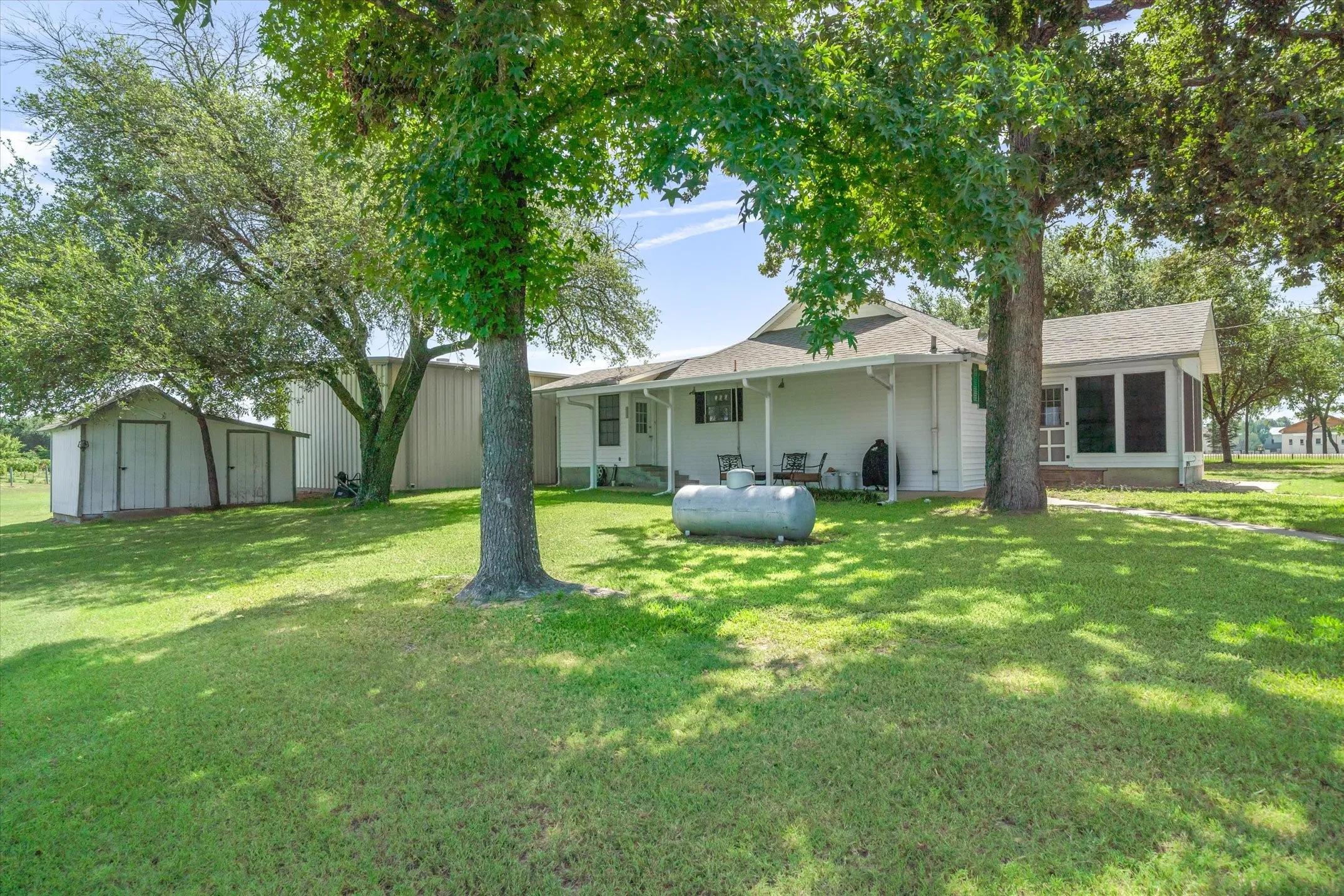 Farm For Sale in Van Zandt County , 5518 State Highway 198, Canton, Texas 75103, 3 Bedroom, 1 Bathroom, 1 Garage spaces, 1,896 Sqft, built in 1961, mls#21159549, Real Estate Agent in Canton, Homes For Sale in Van Zandt county, Homes For Sale in Canton, Realtor in Canton Texas, Real Estate Brokerage Independent Realty Texas, Luminita Cordes Realtor