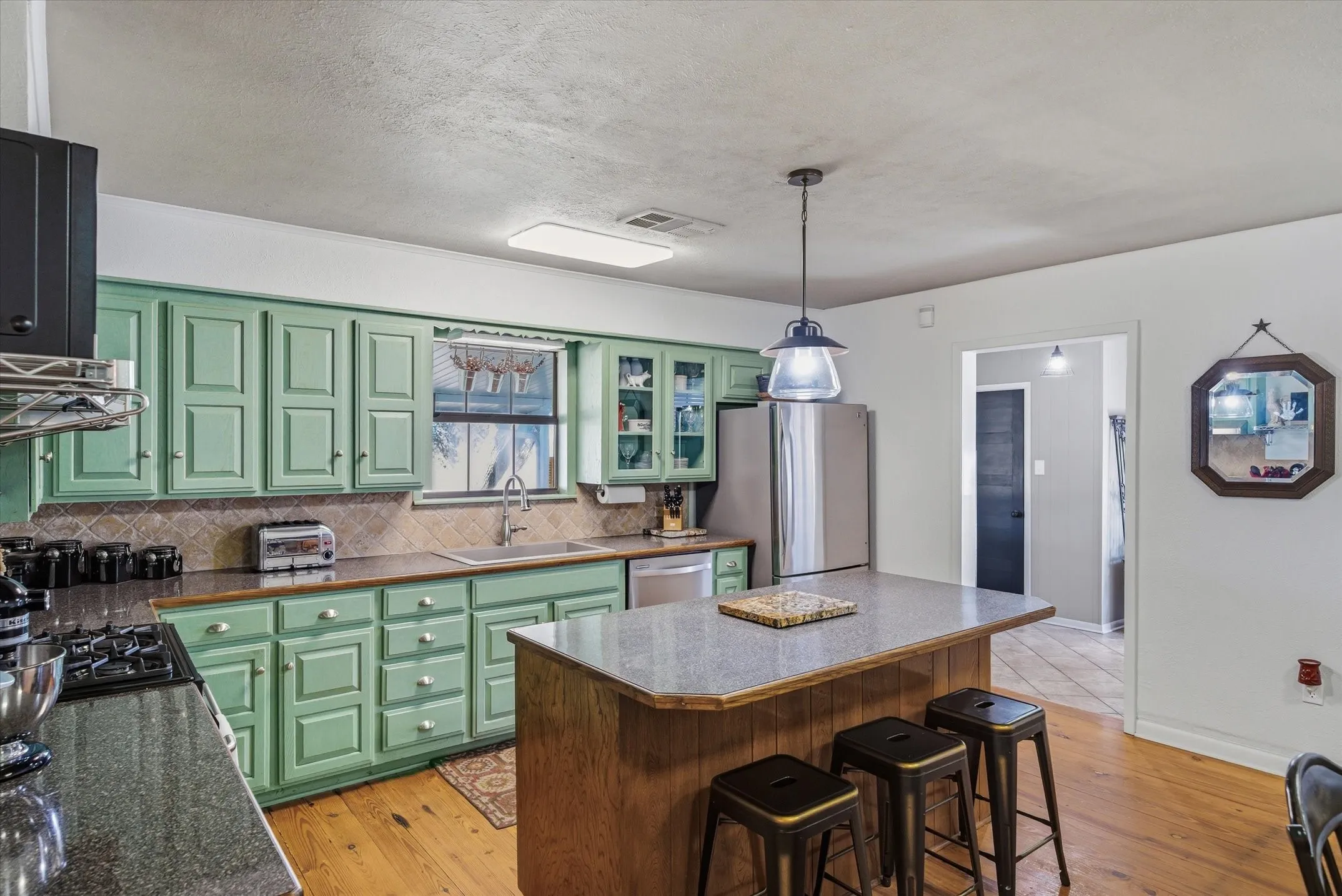 Farm For Sale in Van Zandt County , 5518 State Highway 198, Canton, Texas 75103, 3 Bedroom, 1 Bathroom, 1 Garage spaces, 1,896 Sqft, built in 1961, mls#21159549, Real Estate Agent in Canton, Homes For Sale in Van Zandt county, Homes For Sale in Canton, Realtor in Canton Texas, Real Estate Brokerage Independent Realty Texas, Luminita Cordes Realtor