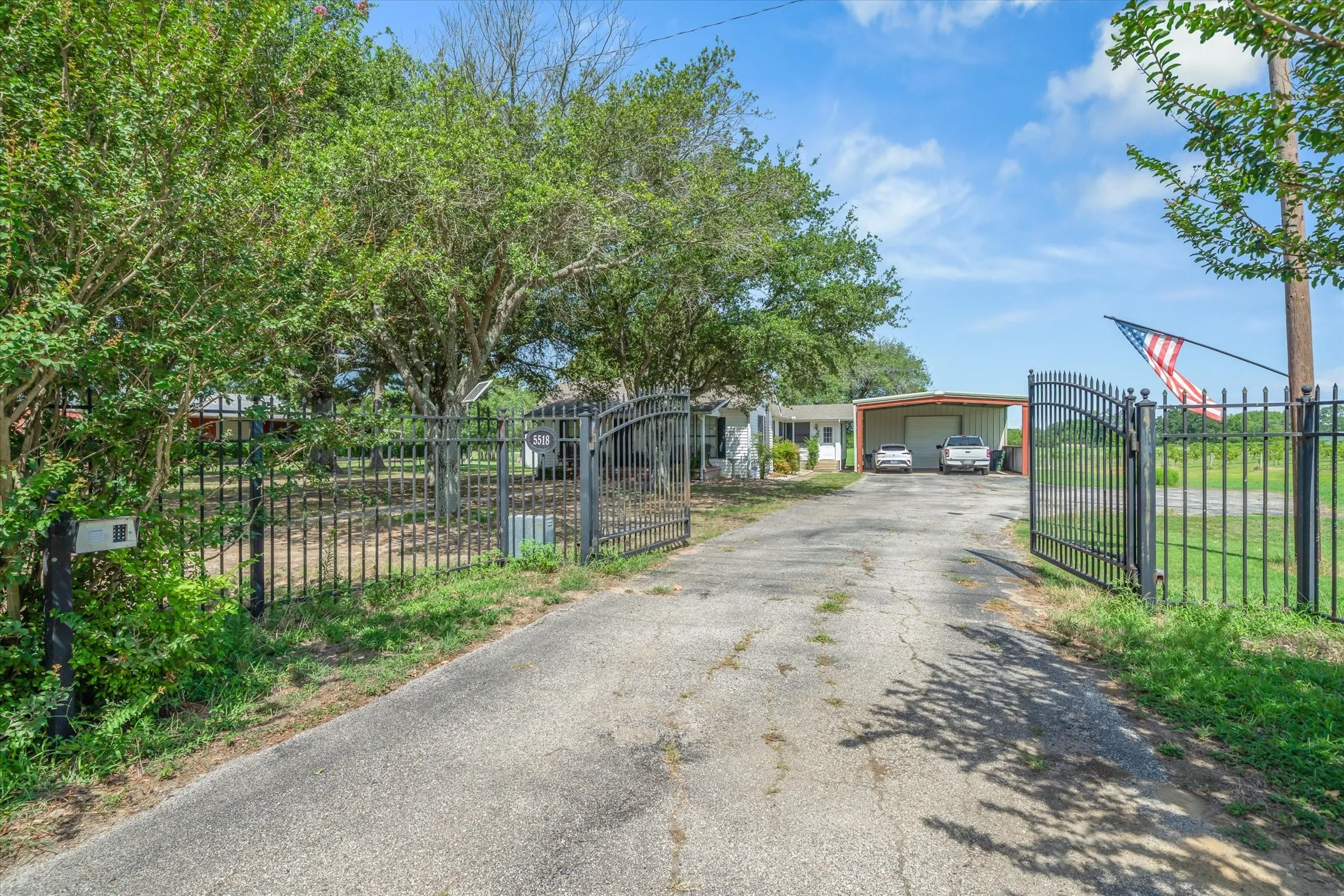 Farm For Sale in Van Zandt County , 5518 State Highway 198, Canton, Texas 75103, 3 Bedroom, 1 Bathroom, 1 Garage spaces, 1,896 Sqft, built in 1961, mls#21159549, Real Estate Agent in Canton, Homes For Sale in Van Zandt county, Homes For Sale in Canton, Realtor in Canton Texas, Real Estate Brokerage Independent Realty Texas, Luminita Cordes Realtor