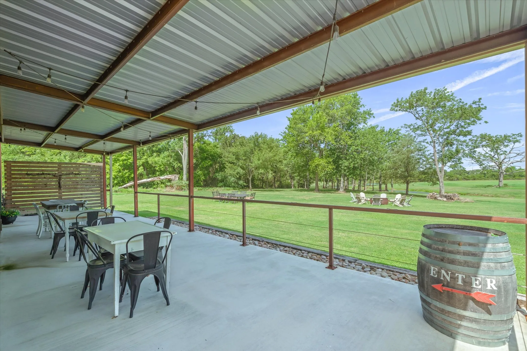 Farm For Sale in Van Zandt County , 5518 State Highway 198, Canton, Texas 75103, 3 Bedroom, 1 Bathroom, 1 Garage spaces, 1,896 Sqft, built in 1961, mls#21159549, Real Estate Agent in Canton, Homes For Sale in Van Zandt county, Homes For Sale in Canton, Realtor in Canton Texas, Real Estate Brokerage Independent Realty Texas, Luminita Cordes Realtor
