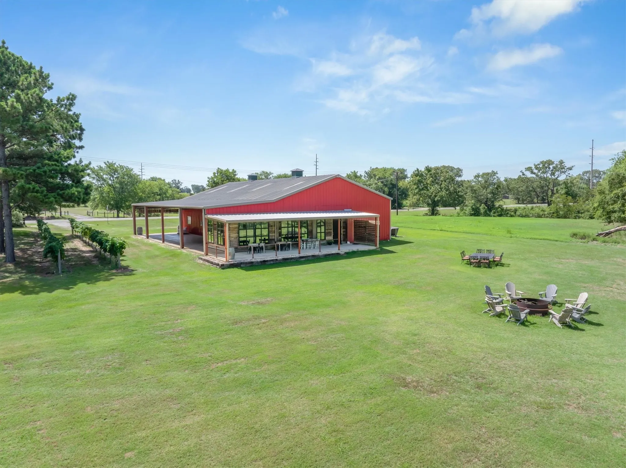Farm For Sale in Van Zandt County , 5518 State Highway 198, Canton, Texas 75103, 3 Bedroom, 1 Bathroom, 1 Garage spaces, 1,896 Sqft, built in 1961, mls#21159549, Real Estate Agent in Canton, Homes For Sale in Van Zandt county, Homes For Sale in Canton, Realtor in Canton Texas, Real Estate Brokerage Independent Realty Texas, Luminita Cordes Realtor
