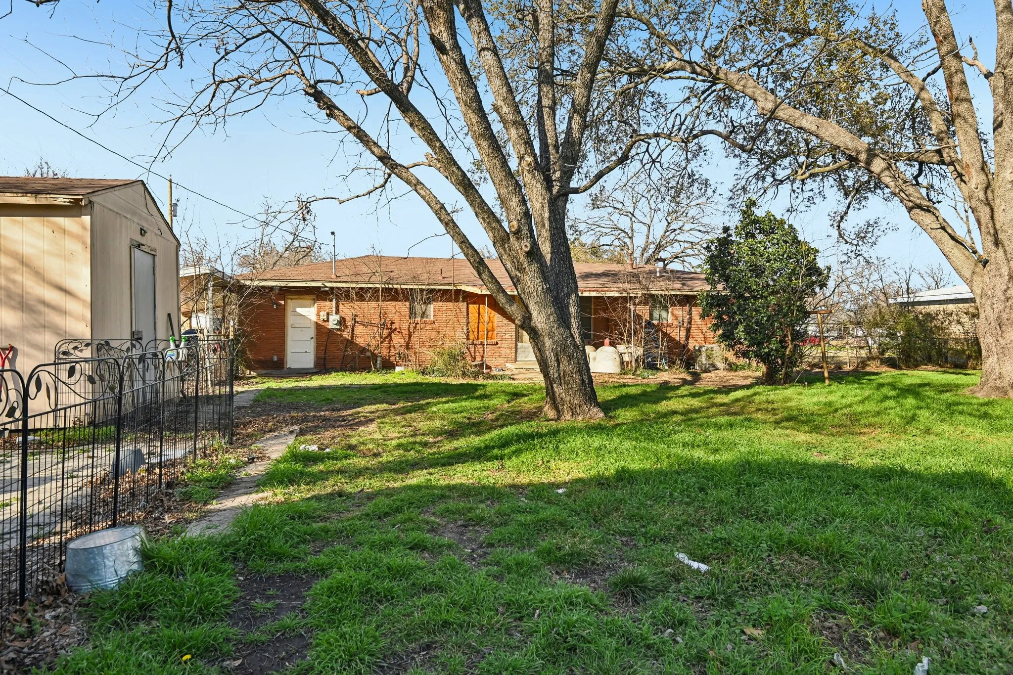 Single Family Residence For Sale in Tarrant County , 7008 Briley Drive, North Richland Hills, Texas 76180, 3 Bedroom, 1 Bathroom, Garage spaces, 1,504 Sqft, built in 1952, Preowned, mls#21163335, Real Estate Agent in North Richland Hills, Homes For Sale in Tarrant county, Homes For Sale in North Richland Hills, Realtor in North Richland Hills Texas, Real Estate Brokerage Independent Realty Texas, Luminita Cordes Realtor