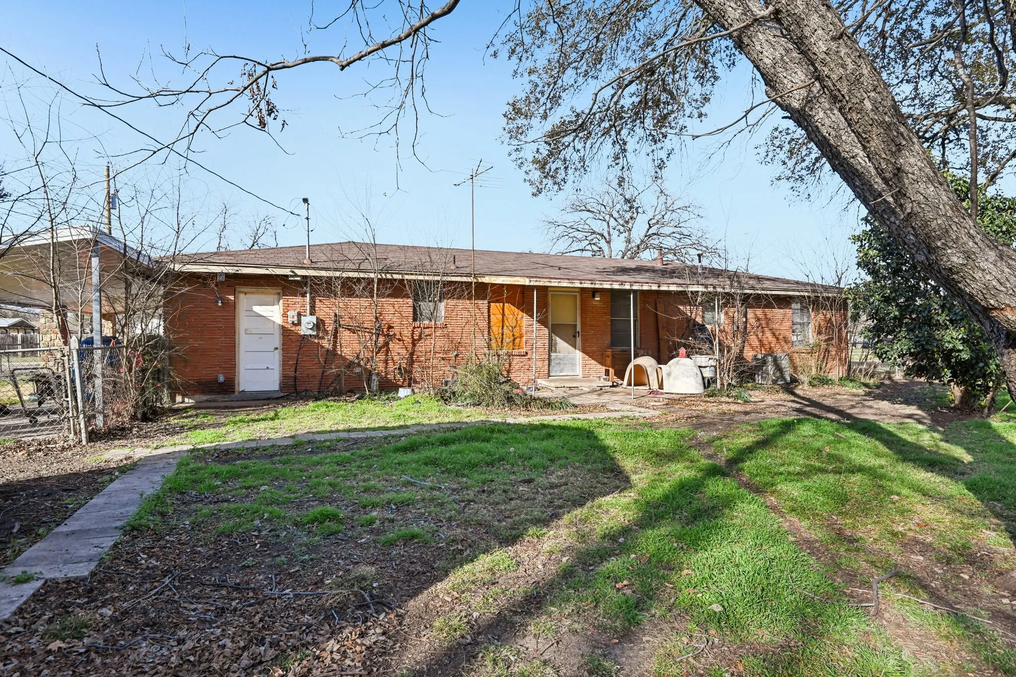 Single Family Residence For Sale in Tarrant County , 7008 Briley Drive, North Richland Hills, Texas 76180, 3 Bedroom, 1 Bathroom, Garage spaces, 1,504 Sqft, built in 1952, Preowned, mls#21163335, Real Estate Agent in North Richland Hills, Homes For Sale in Tarrant county, Homes For Sale in North Richland Hills, Realtor in North Richland Hills Texas, Real Estate Brokerage Independent Realty Texas, Luminita Cordes Realtor