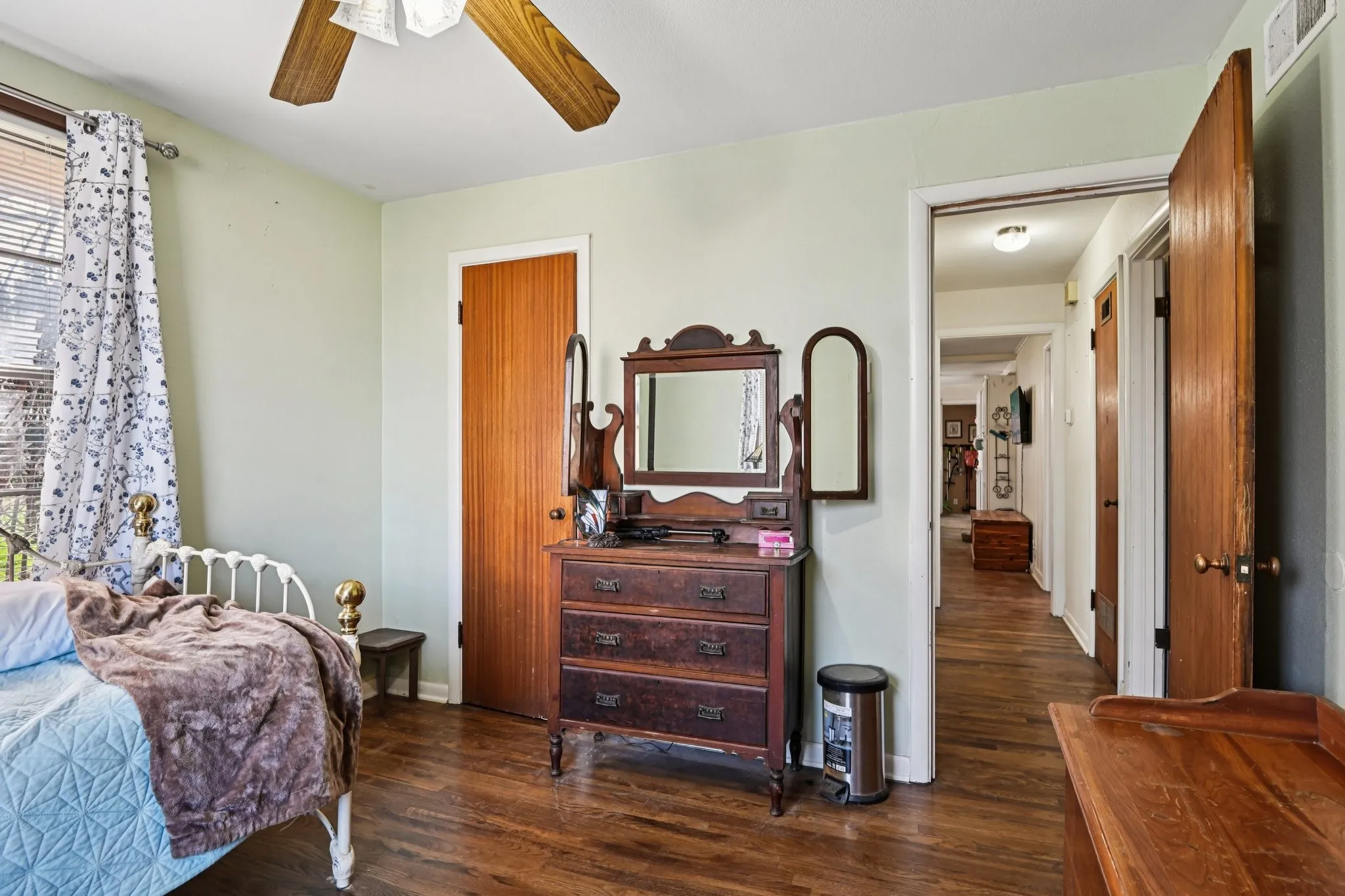 Single Family Residence For Sale in Tarrant County , 7008 Briley Drive, North Richland Hills, Texas 76180, 3 Bedroom, 1 Bathroom, Garage spaces, 1,504 Sqft, built in 1952, Preowned, mls#21163335, Real Estate Agent in North Richland Hills, Homes For Sale in Tarrant county, Homes For Sale in North Richland Hills, Realtor in North Richland Hills Texas, Real Estate Brokerage Independent Realty Texas, Luminita Cordes Realtor