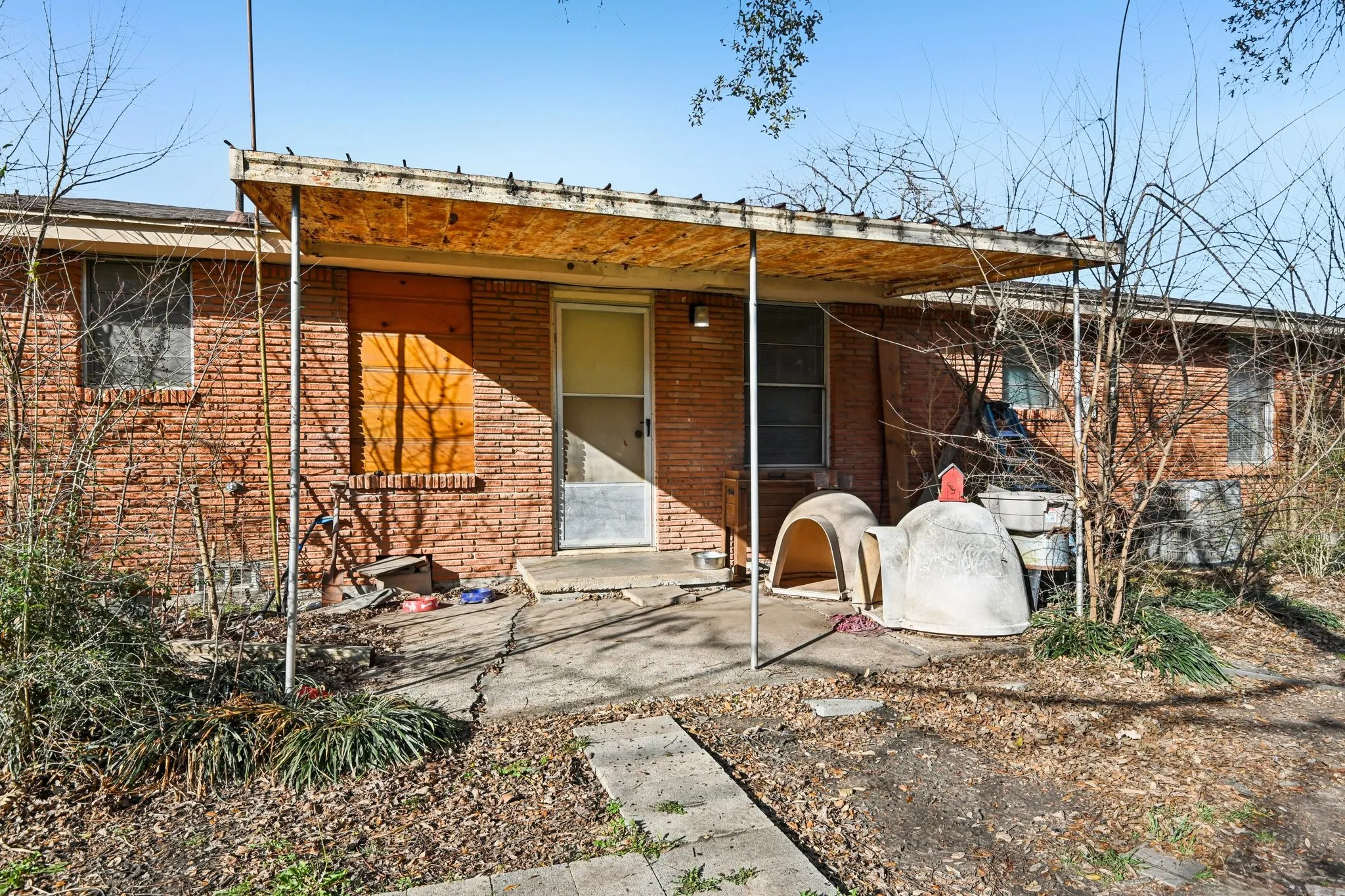 Single Family Residence For Sale in Tarrant County , 7008 Briley Drive, North Richland Hills, Texas 76180, 3 Bedroom, 1 Bathroom, Garage spaces, 1,504 Sqft, built in 1952, Preowned, mls#21163335, Real Estate Agent in North Richland Hills, Homes For Sale in Tarrant county, Homes For Sale in North Richland Hills, Realtor in North Richland Hills Texas, Real Estate Brokerage Independent Realty Texas, Luminita Cordes Realtor