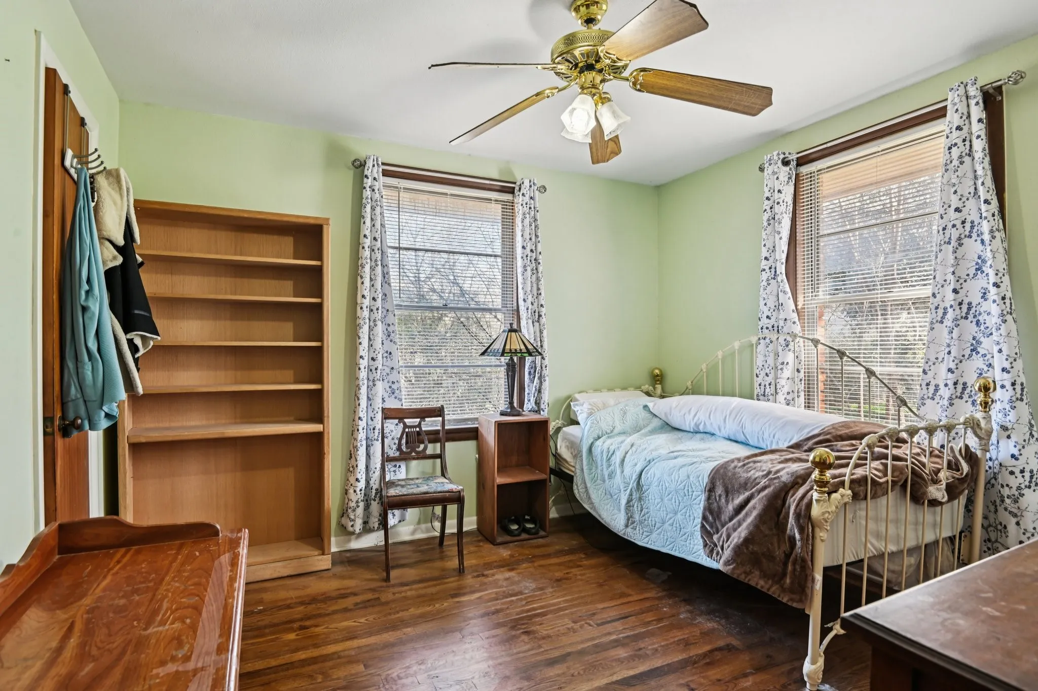 Single Family Residence For Sale in Tarrant County , 7008 Briley Drive, North Richland Hills, Texas 76180, 3 Bedroom, 1 Bathroom, Garage spaces, 1,504 Sqft, built in 1952, Preowned, mls#21163335, Real Estate Agent in North Richland Hills, Homes For Sale in Tarrant county, Homes For Sale in North Richland Hills, Realtor in North Richland Hills Texas, Real Estate Brokerage Independent Realty Texas, Luminita Cordes Realtor