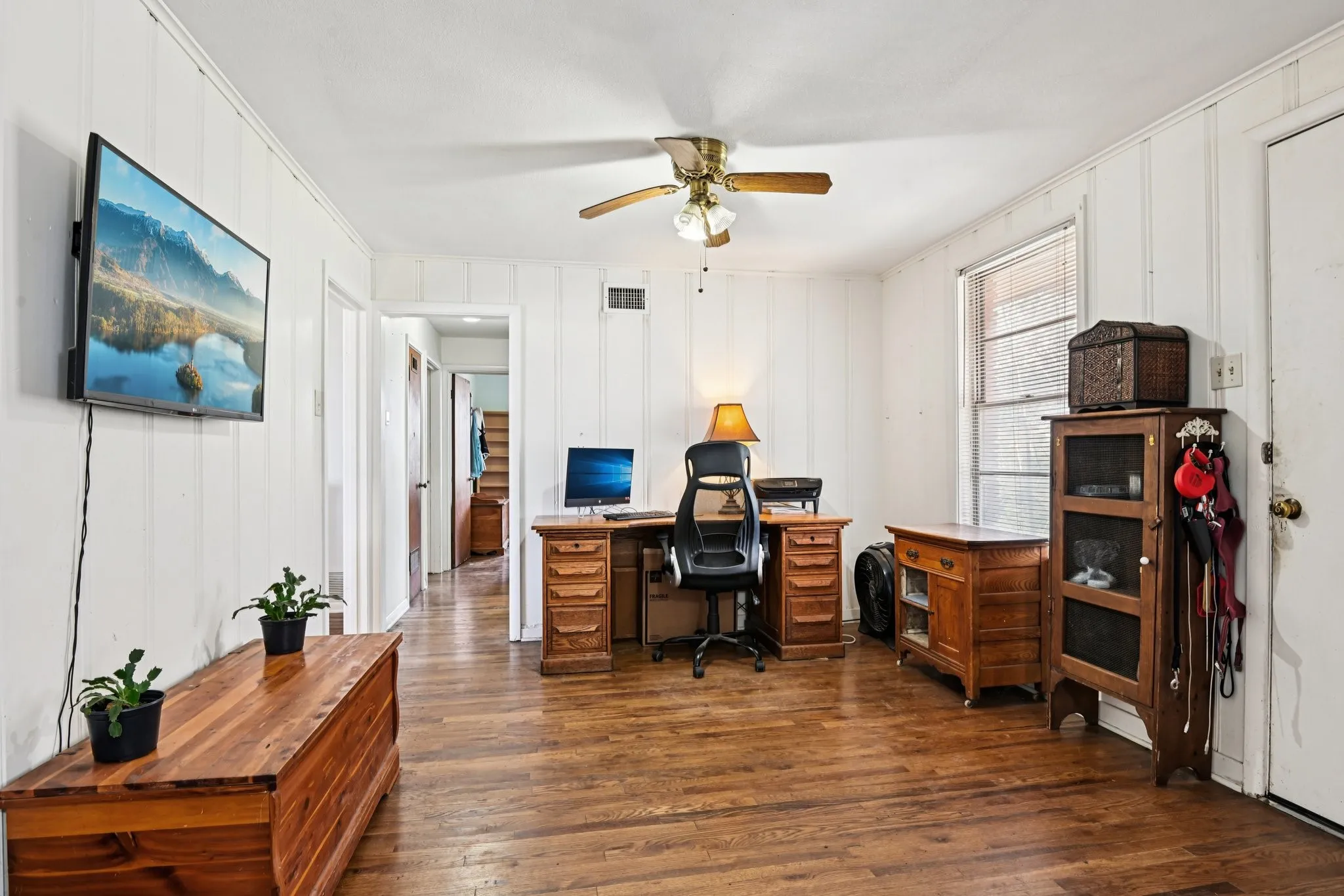 Single Family Residence For Sale in Tarrant County , 7008 Briley Drive, North Richland Hills, Texas 76180, 3 Bedroom, 1 Bathroom, Garage spaces, 1,504 Sqft, built in 1952, Preowned, mls#21163335, Real Estate Agent in North Richland Hills, Homes For Sale in Tarrant county, Homes For Sale in North Richland Hills, Realtor in North Richland Hills Texas, Real Estate Brokerage Independent Realty Texas, Luminita Cordes Realtor
