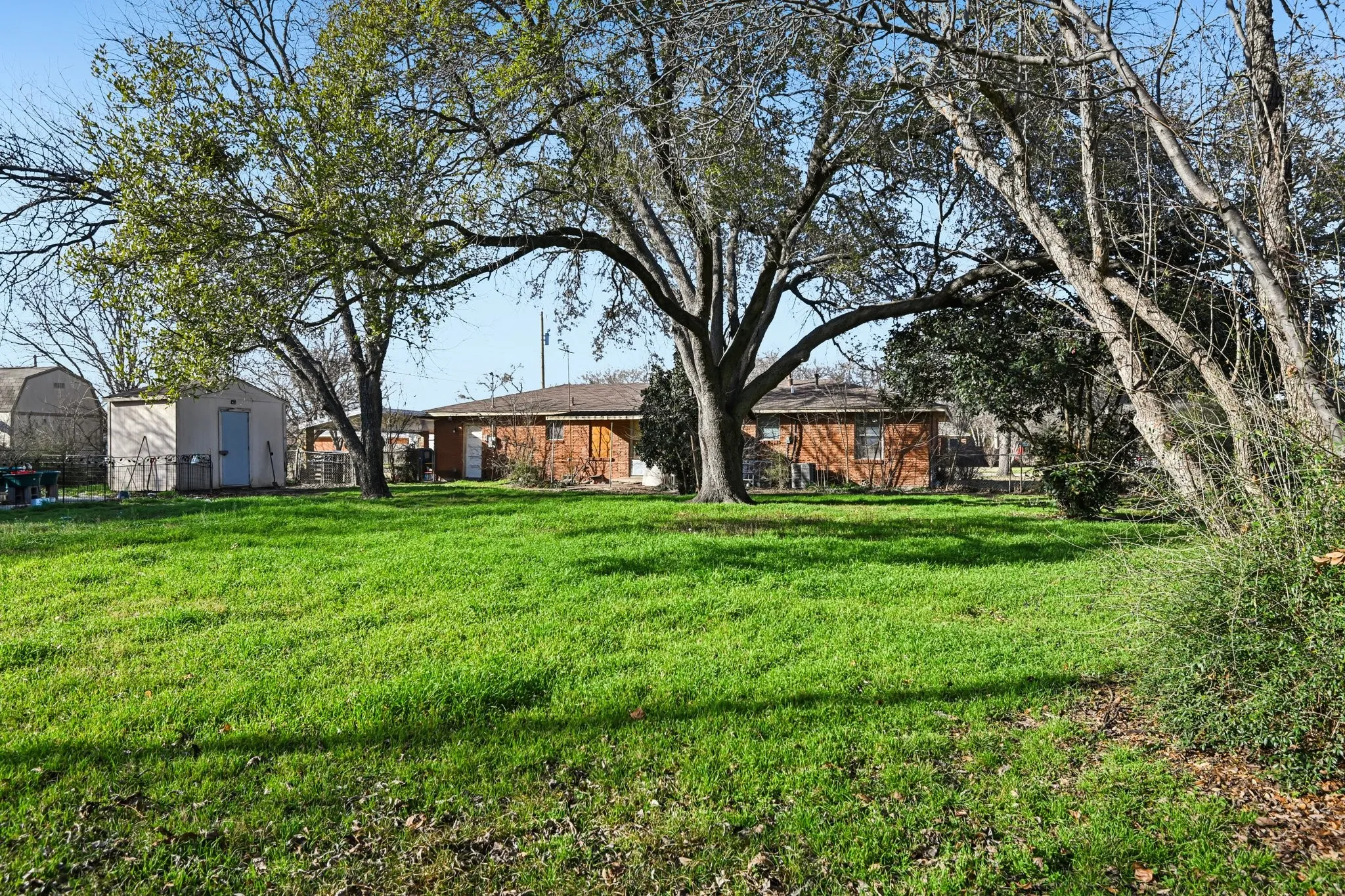 Single Family Residence For Sale in Tarrant County , 7008 Briley Drive, North Richland Hills, Texas 76180, 3 Bedroom, 1 Bathroom, Garage spaces, 1,504 Sqft, built in 1952, Preowned, mls#21163335, Real Estate Agent in North Richland Hills, Homes For Sale in Tarrant county, Homes For Sale in North Richland Hills, Realtor in North Richland Hills Texas, Real Estate Brokerage Independent Realty Texas, Luminita Cordes Realtor