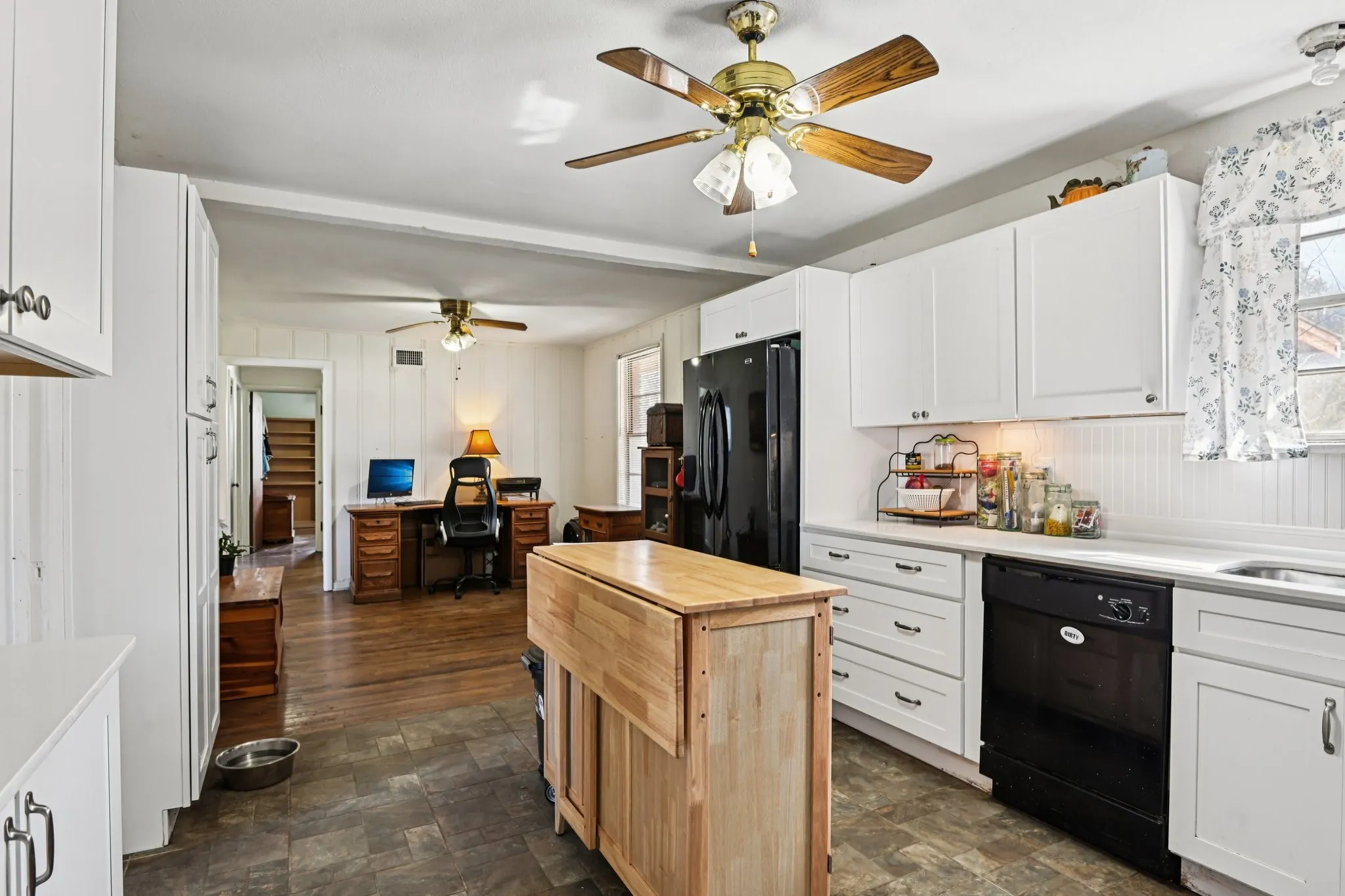 Single Family Residence For Sale in Tarrant County , 7008 Briley Drive, North Richland Hills, Texas 76180, 3 Bedroom, 1 Bathroom, Garage spaces, 1,504 Sqft, built in 1952, Preowned, mls#21163335, Real Estate Agent in North Richland Hills, Homes For Sale in Tarrant county, Homes For Sale in North Richland Hills, Realtor in North Richland Hills Texas, Real Estate Brokerage Independent Realty Texas, Luminita Cordes Realtor