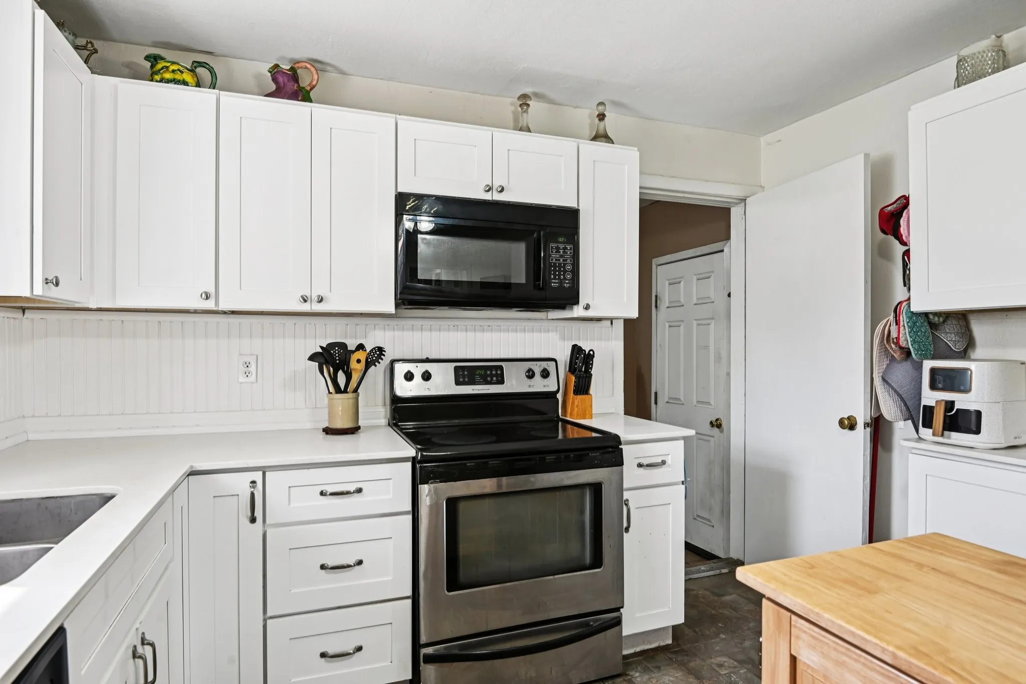 Single Family Residence For Sale in Tarrant County , 7008 Briley Drive, North Richland Hills, Texas 76180, 3 Bedroom, 1 Bathroom, Garage spaces, 1,504 Sqft, built in 1952, Preowned, mls#21163335, Real Estate Agent in North Richland Hills, Homes For Sale in Tarrant county, Homes For Sale in North Richland Hills, Realtor in North Richland Hills Texas, Real Estate Brokerage Independent Realty Texas, Luminita Cordes Realtor