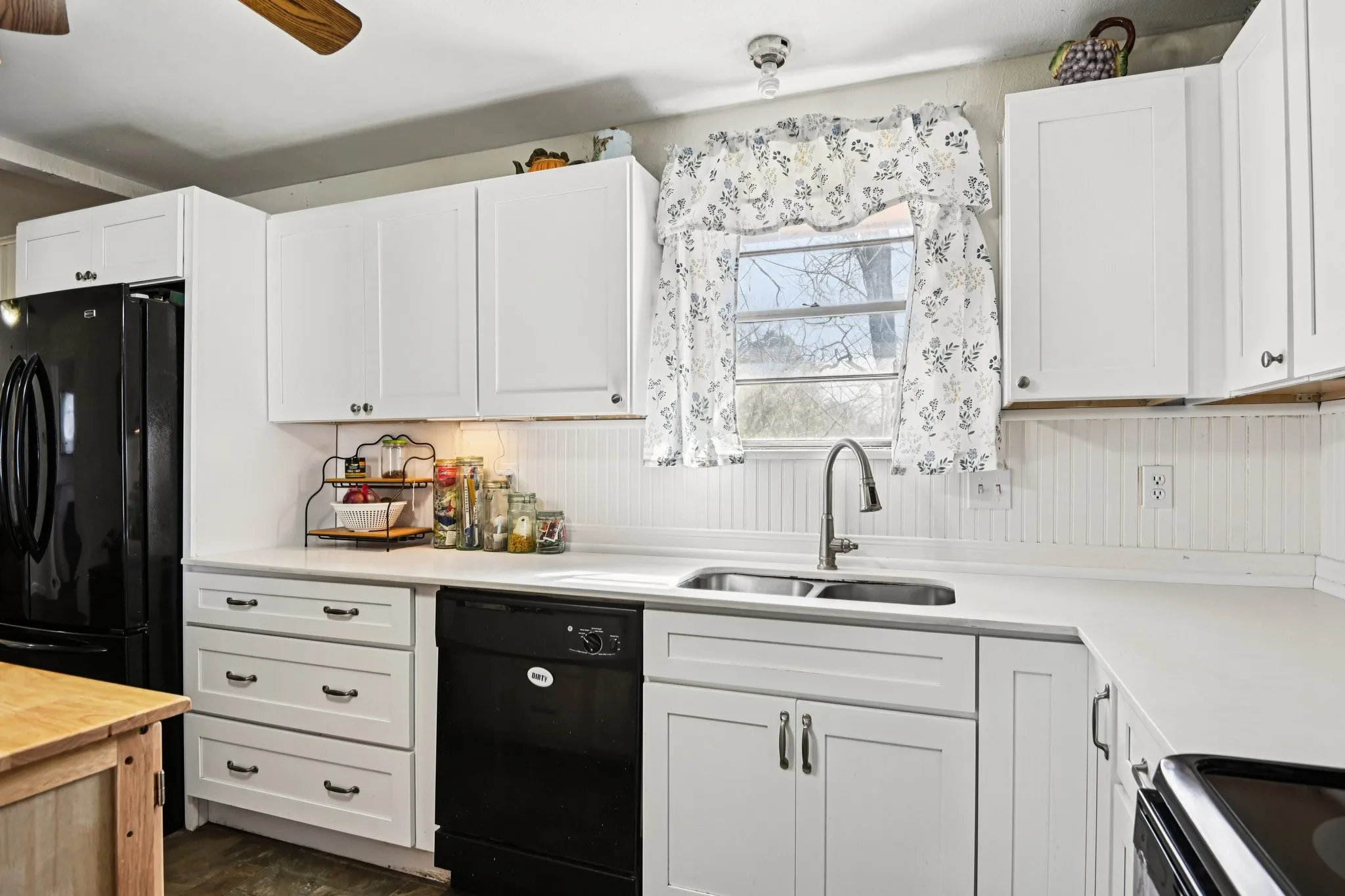 Single Family Residence For Sale in Tarrant County , 7008 Briley Drive, North Richland Hills, Texas 76180, 3 Bedroom, 1 Bathroom, Garage spaces, 1,504 Sqft, built in 1952, Preowned, mls#21163335, Real Estate Agent in North Richland Hills, Homes For Sale in Tarrant county, Homes For Sale in North Richland Hills, Realtor in North Richland Hills Texas, Real Estate Brokerage Independent Realty Texas, Luminita Cordes Realtor