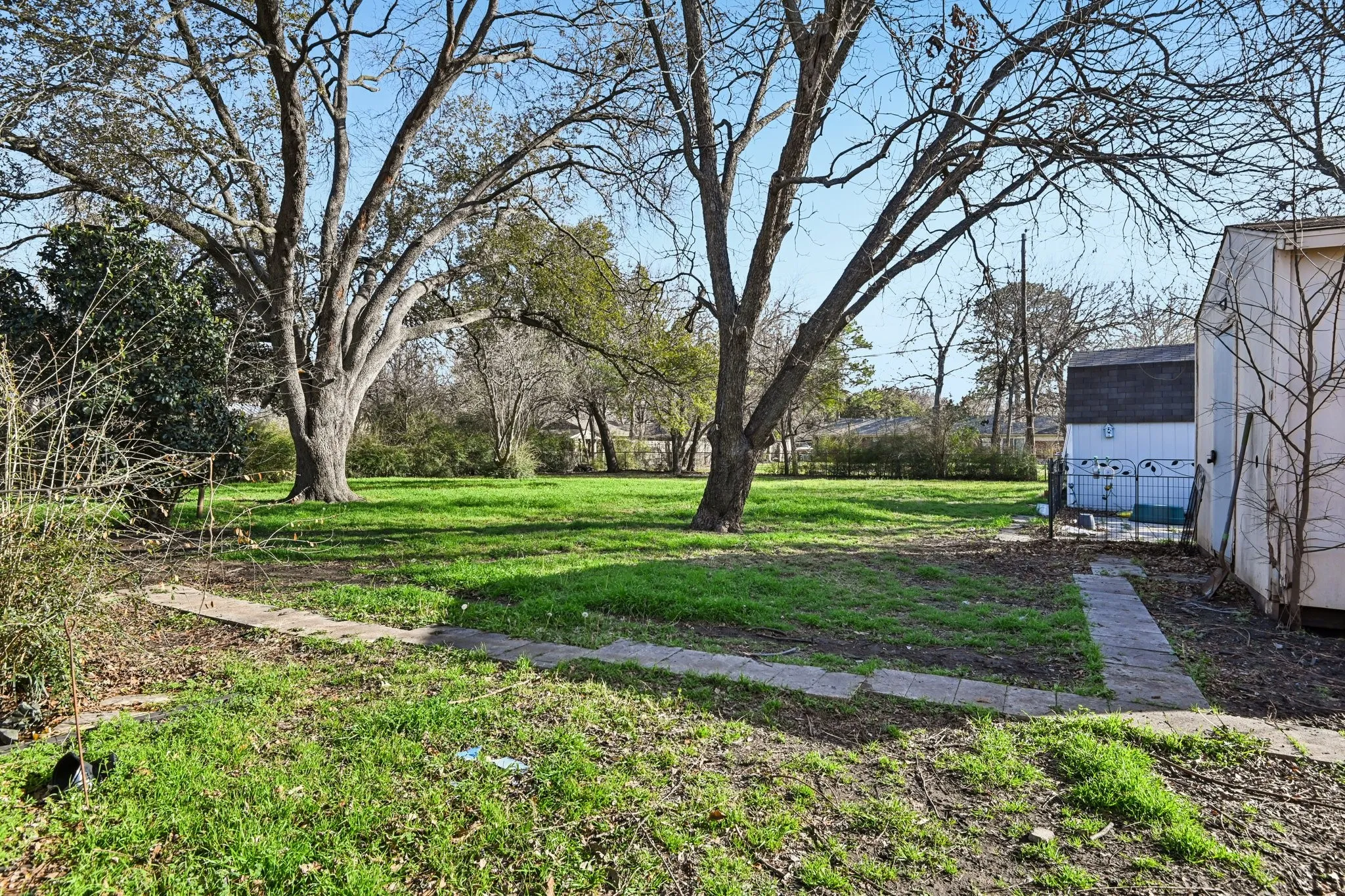Single Family Residence For Sale in Tarrant County , 7008 Briley Drive, North Richland Hills, Texas 76180, 3 Bedroom, 1 Bathroom, Garage spaces, 1,504 Sqft, built in 1952, Preowned, mls#21163335, Real Estate Agent in North Richland Hills, Homes For Sale in Tarrant county, Homes For Sale in North Richland Hills, Realtor in North Richland Hills Texas, Real Estate Brokerage Independent Realty Texas, Luminita Cordes Realtor