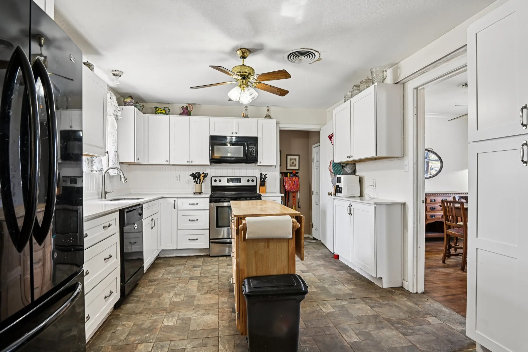 Single Family Residence For Sale in Tarrant County , 7008 Briley Drive, North Richland Hills, Texas 76180, 3 Bedroom, 1 Bathroom, Garage spaces, 1,504 Sqft, built in 1952, Preowned, mls#21163335, Real Estate Agent in North Richland Hills, Homes For Sale in Tarrant county, Homes For Sale in North Richland Hills, Realtor in North Richland Hills Texas, Real Estate Brokerage Independent Realty Texas, Luminita Cordes Realtor