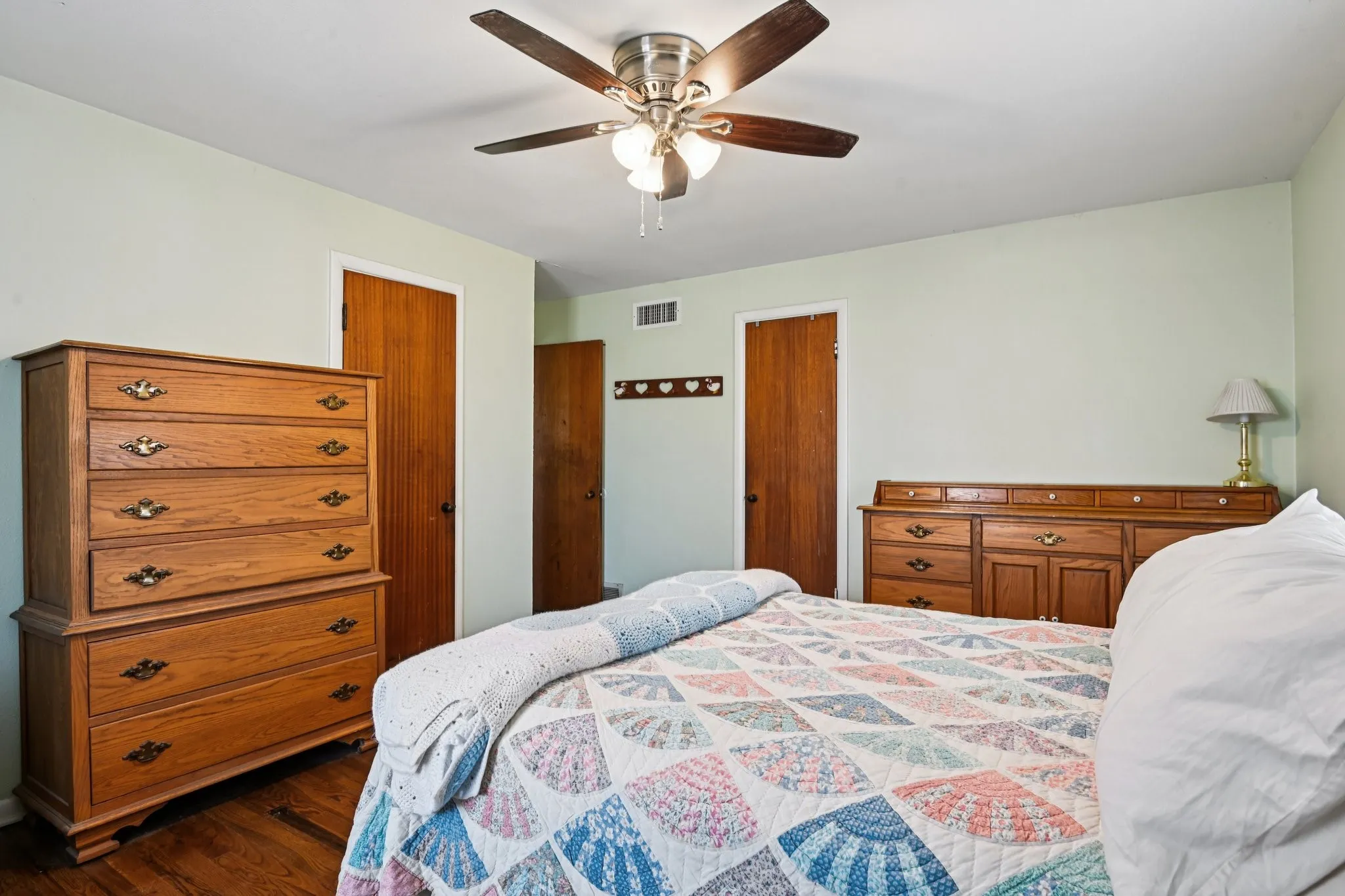 Single Family Residence For Sale in Tarrant County , 7008 Briley Drive, North Richland Hills, Texas 76180, 3 Bedroom, 1 Bathroom, Garage spaces, 1,504 Sqft, built in 1952, Preowned, mls#21163335, Real Estate Agent in North Richland Hills, Homes For Sale in Tarrant county, Homes For Sale in North Richland Hills, Realtor in North Richland Hills Texas, Real Estate Brokerage Independent Realty Texas, Luminita Cordes Realtor