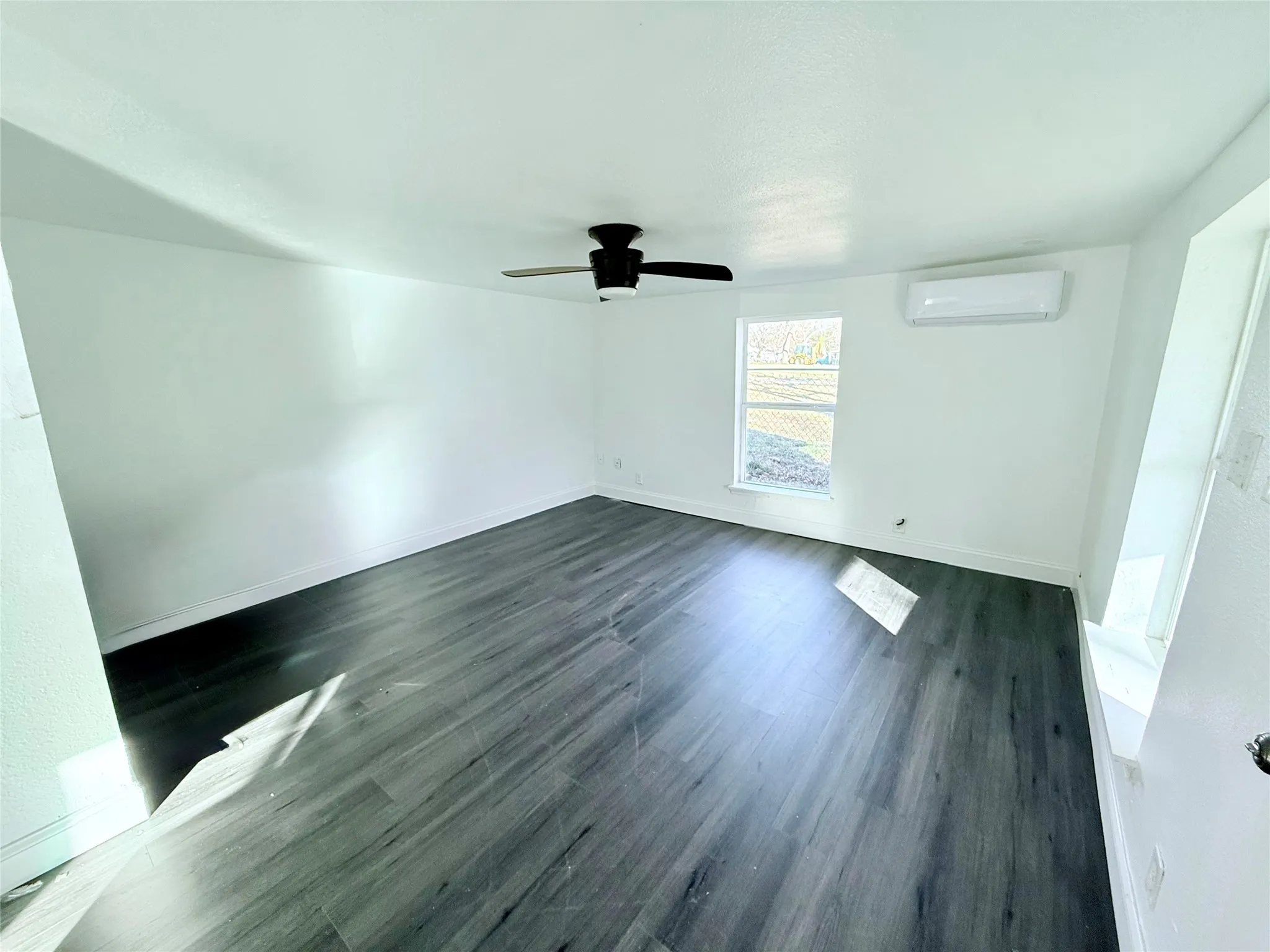 Single Family Residence For Sale in Grayson County , 625 E Acheson Street, Denison, Texas 75021, 1 Bedroom, 1 Bathroom, 2 Garage spaces, 666 Sqft, built in 1935, Preowned, Price $119,500, mls#21161747, Real Estate Agent in Denison, Homes For Sale in Grayson county, Homes For Sale in Denison, Realtor in Denison Texas, Real Estate Brokerage Independent Realty Texas, Luminita Cordes Realtor